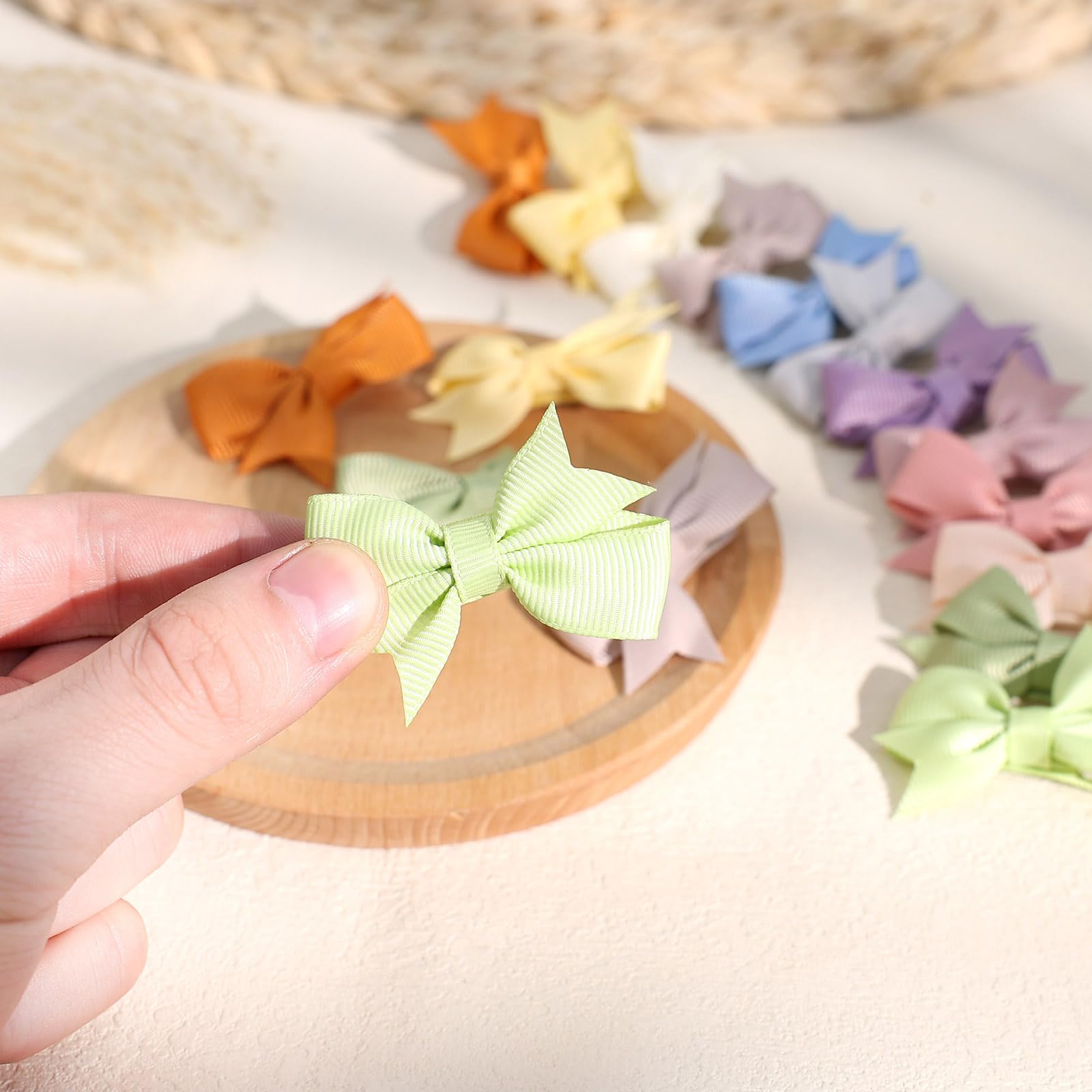 OAOLEER easy-wear bows for everyday outfits.