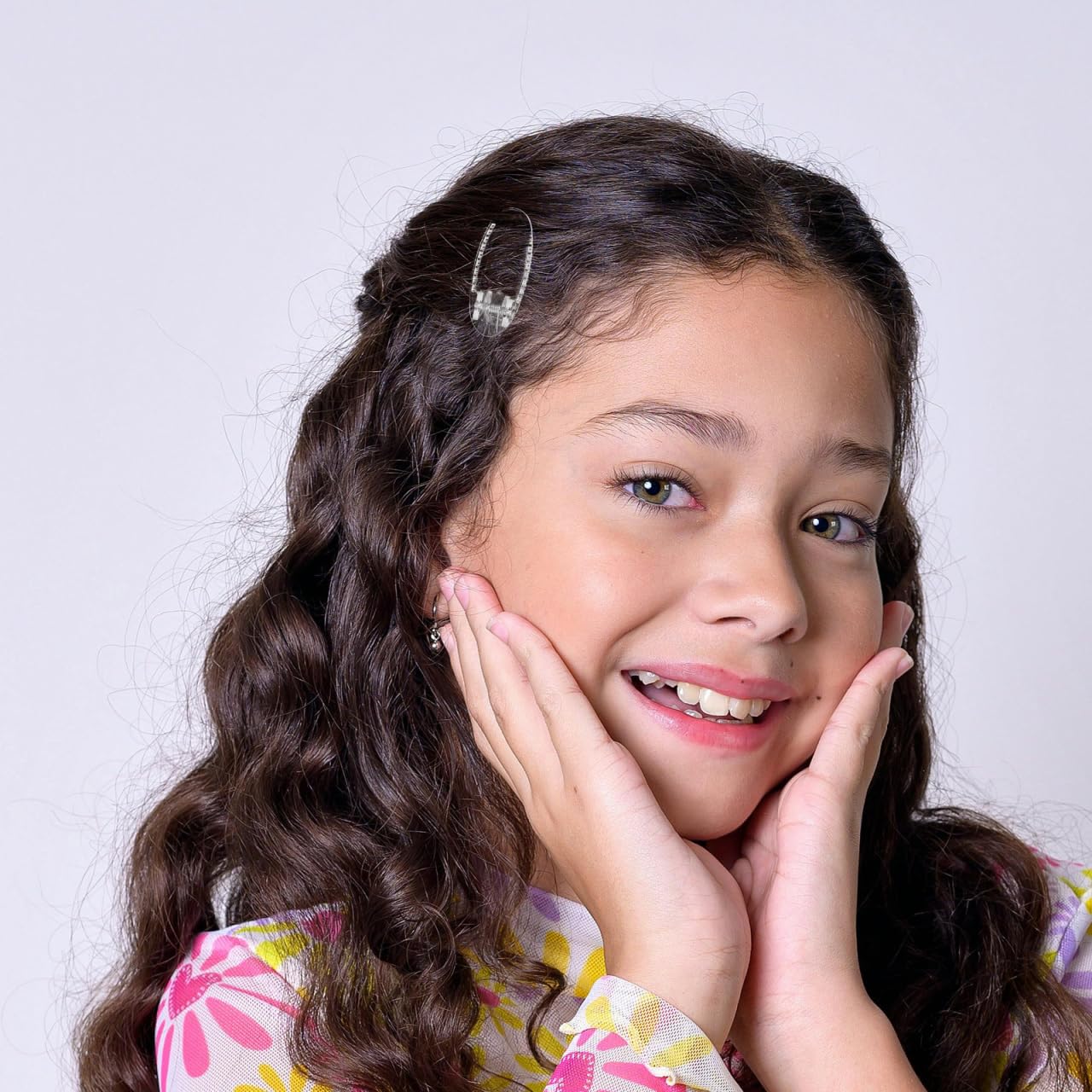 OATIPHO small clear clip designed for kids' comfort and easy styling.