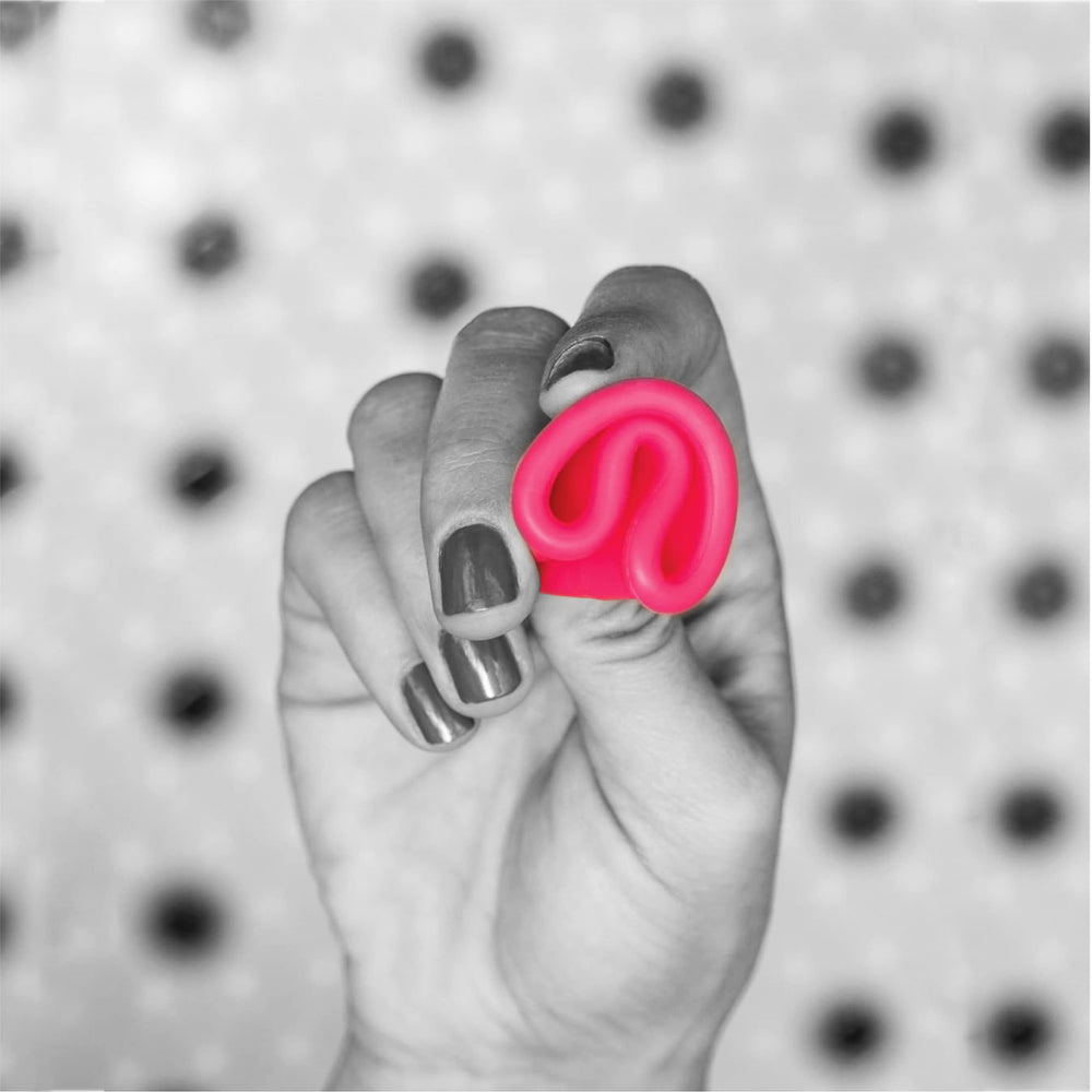 Oi brand vision empowers holistic women for safer, greener choices.