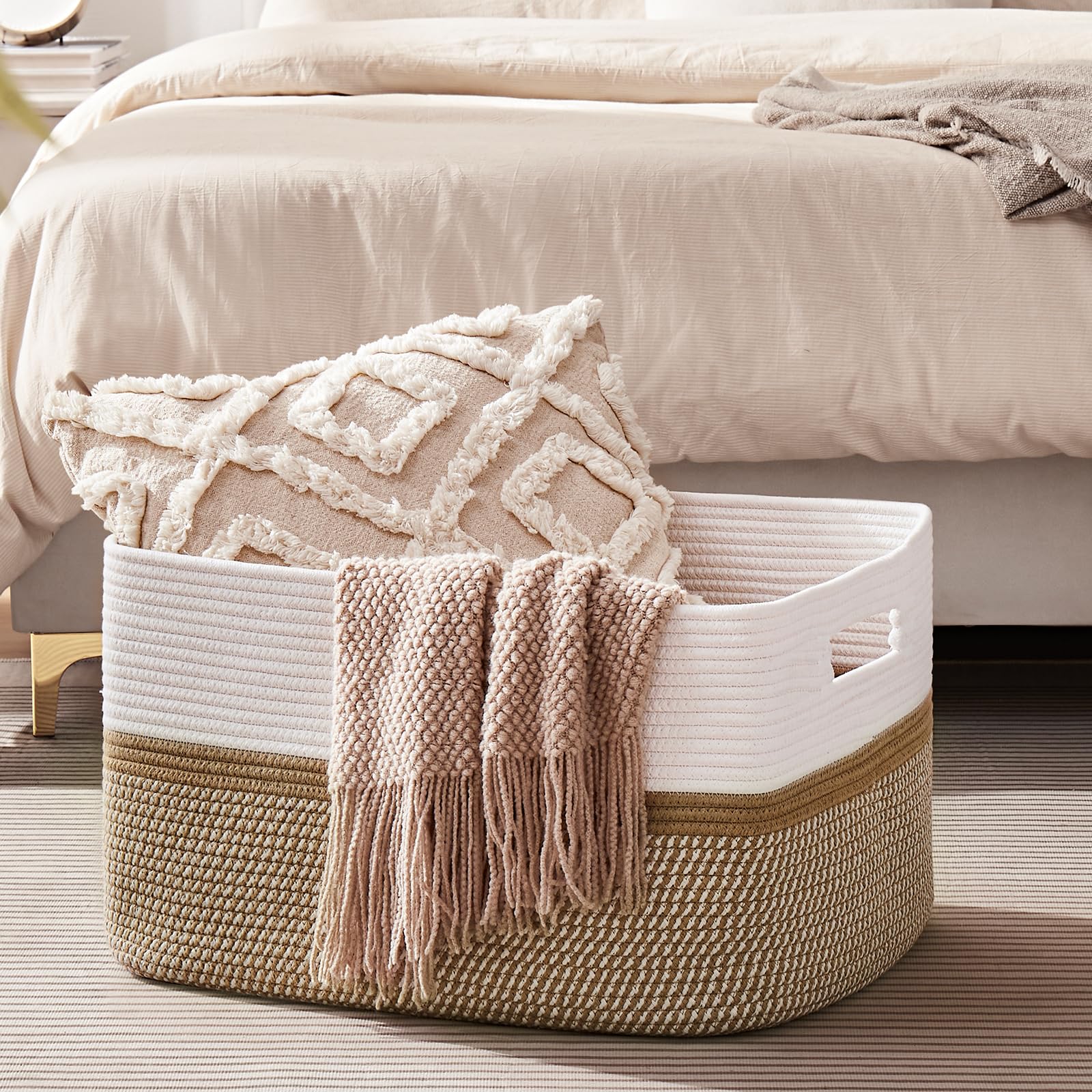 OIAHOMY foldable storage design saves space when not in use.