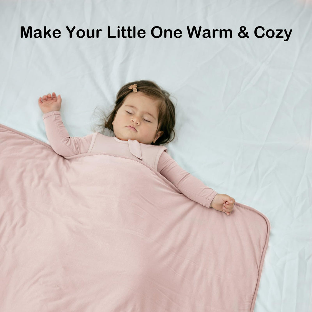 Okayinn BubblePanda blanket with reinforced stitching, showcasing durability.