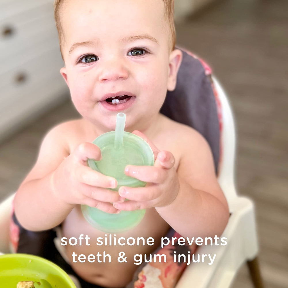 Olababy dishwasher-safe silicone cup simplifies cleaning after meals.