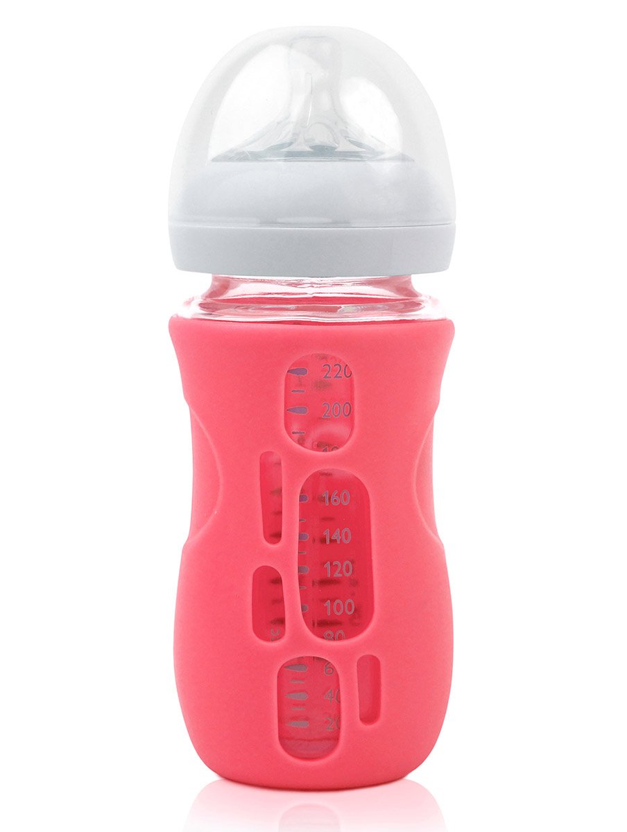 Olababy sleeve close-up shows soft silicone for a secure, grip-friendly bottle.