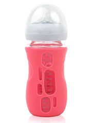 Olababy sleeve close-up shows soft silicone for a secure, grip-friendly bottle.