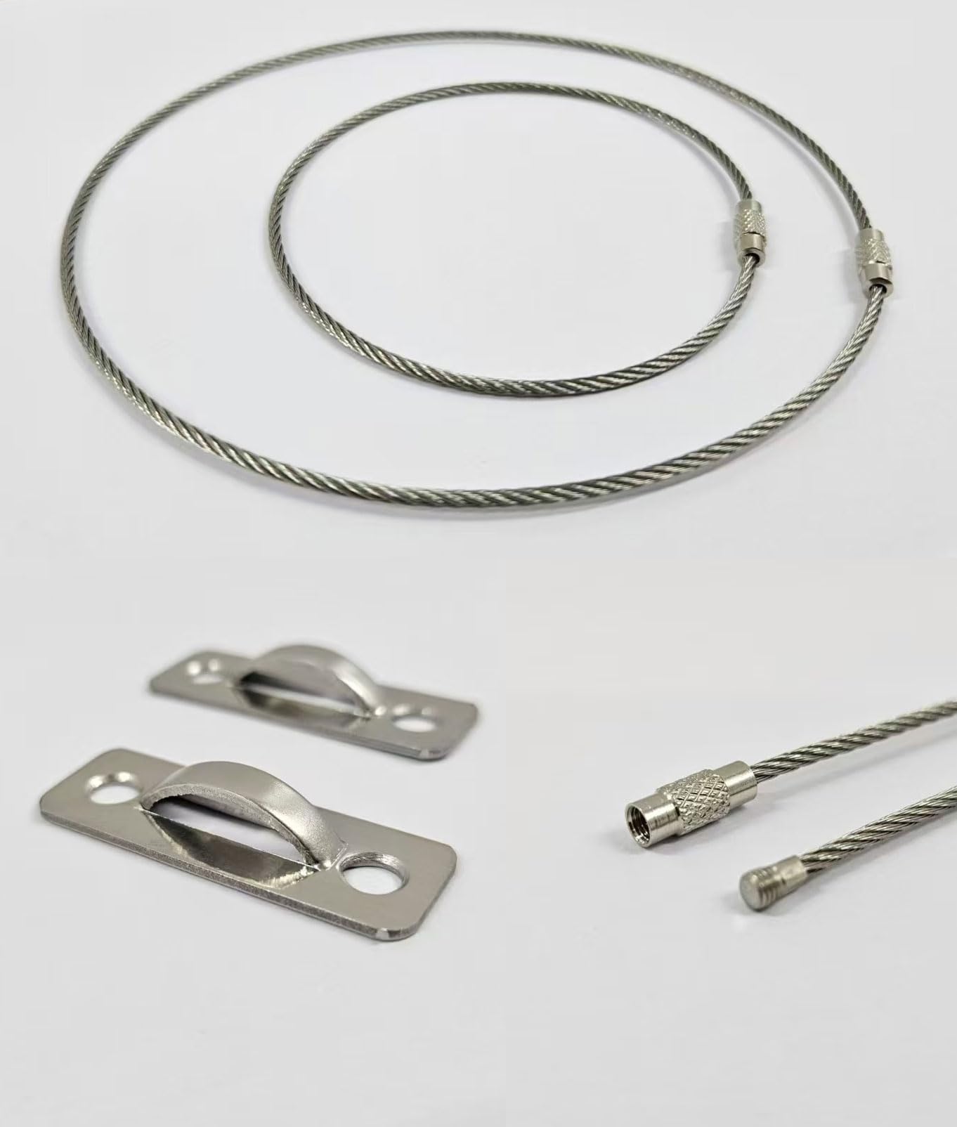 Omypuehen anti-tip strap secures bookshelf to wall for safe play.