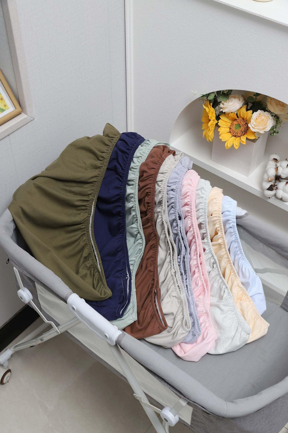Onacosht compatible with Halo Bassinest Sleeper for versatile use.