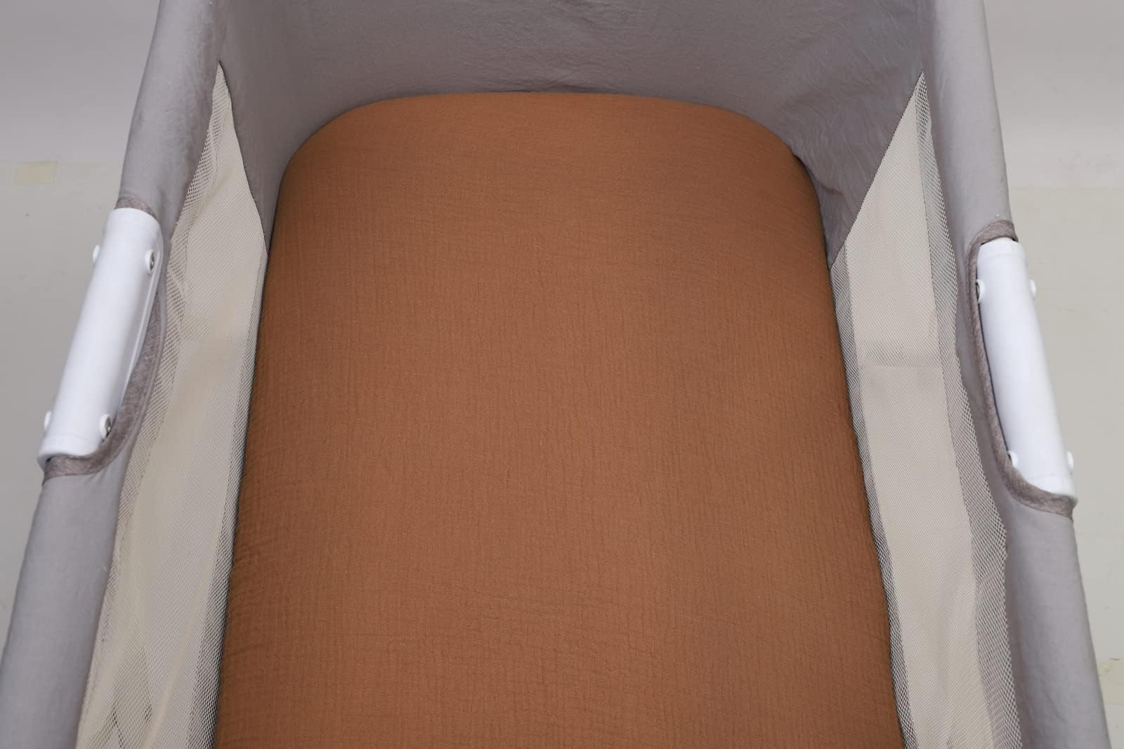 Onacosht muslin bassinet sheet is easy to care for with machine washing and drying.