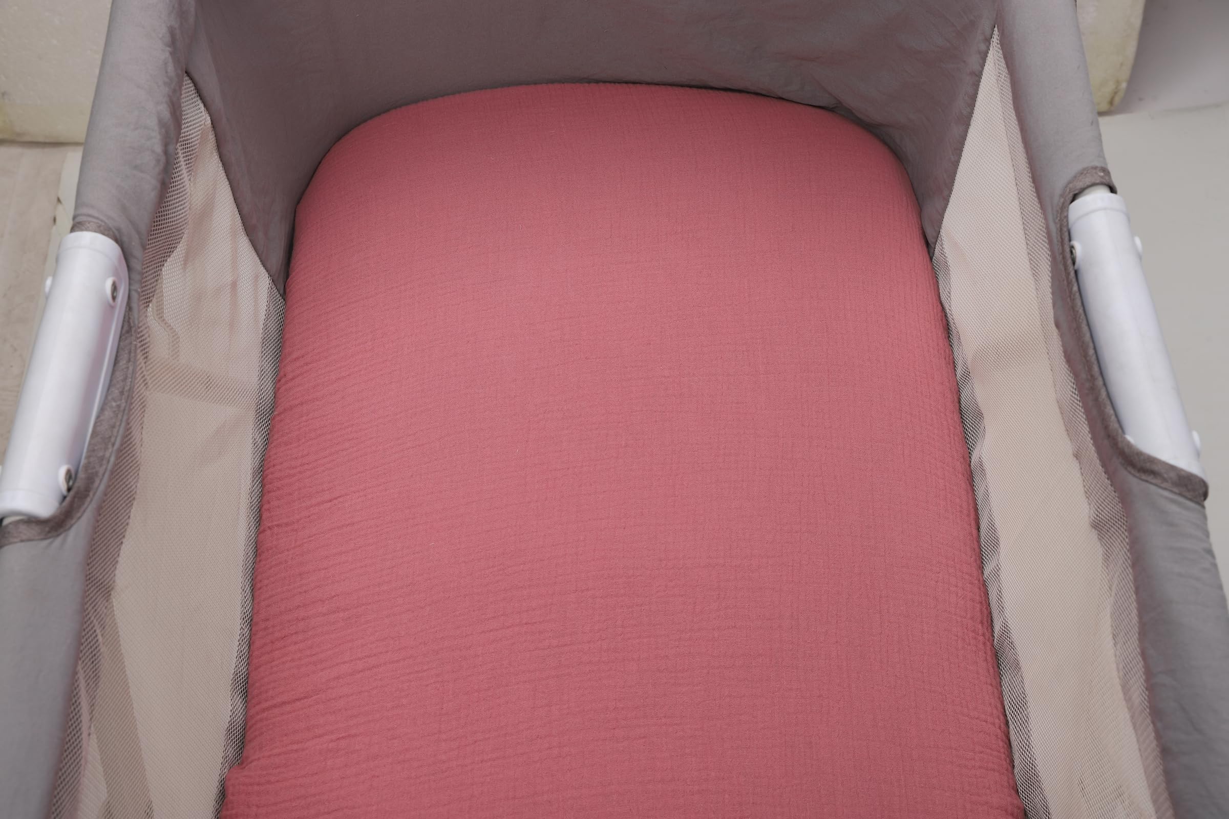 Onacosht deep pockets ensure snug bassinet mattress fit.