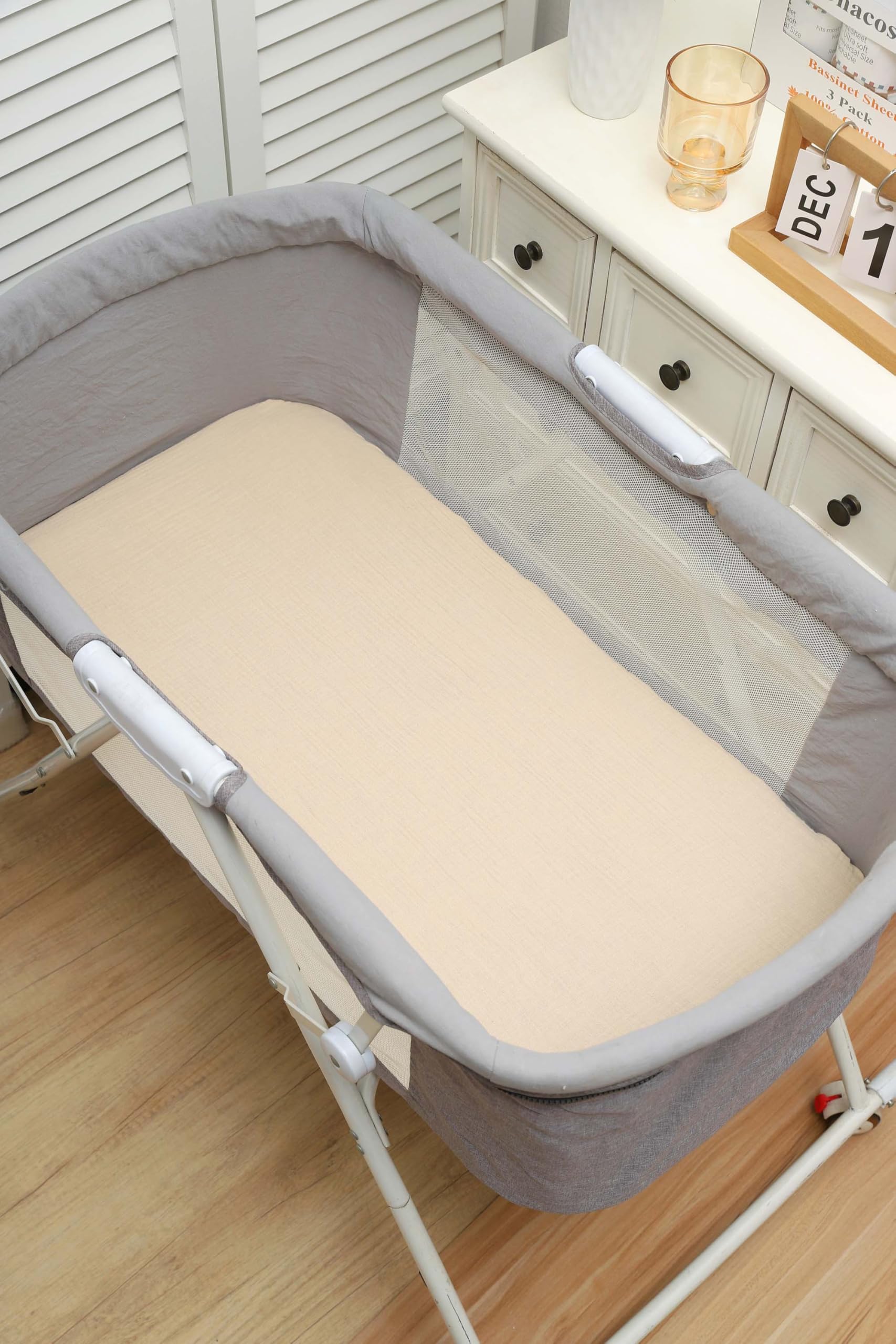 Onacosht muslin bassinet sheet wrinkle-resistant for easy nightly care.