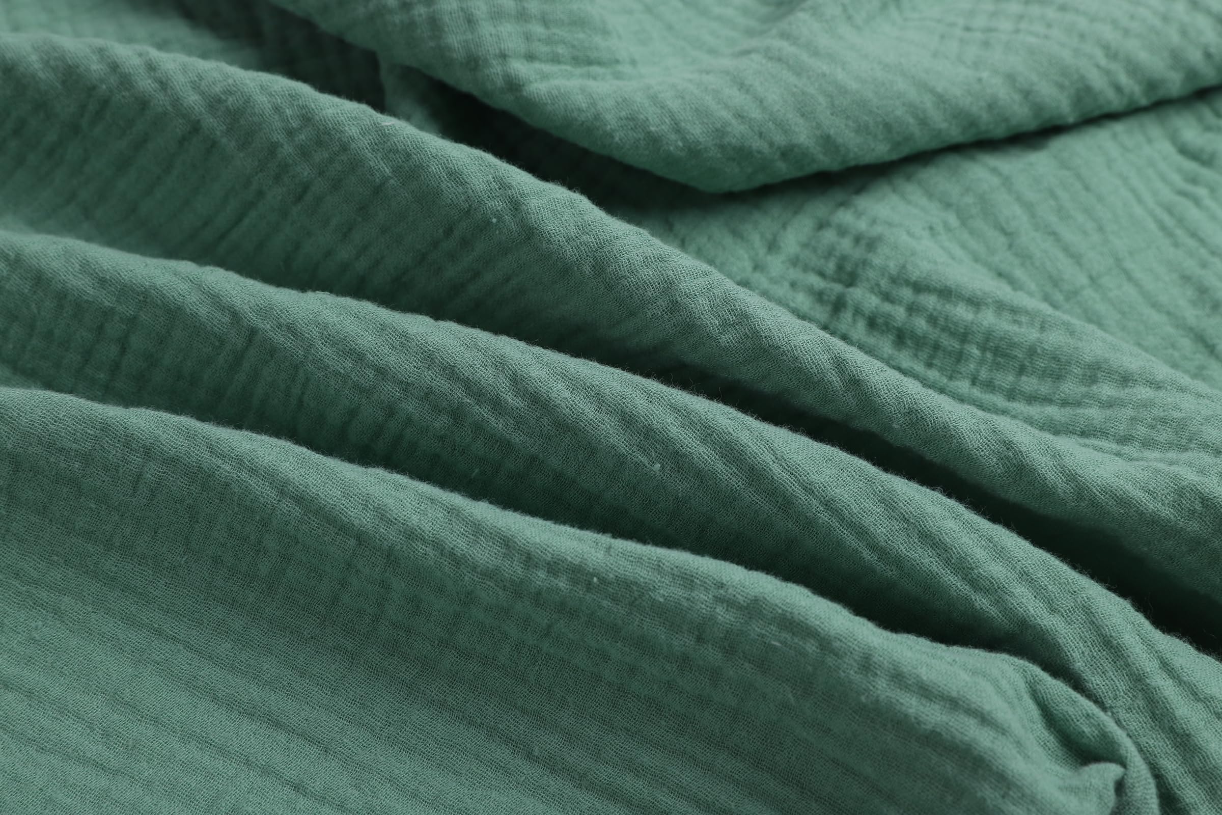 Close-up of soft cotton muslin texture on Onacosht bassinet sheets