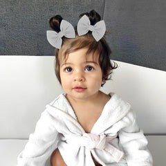 ONENINEDREAM baby bows clip in gray complements infant and toddler looks