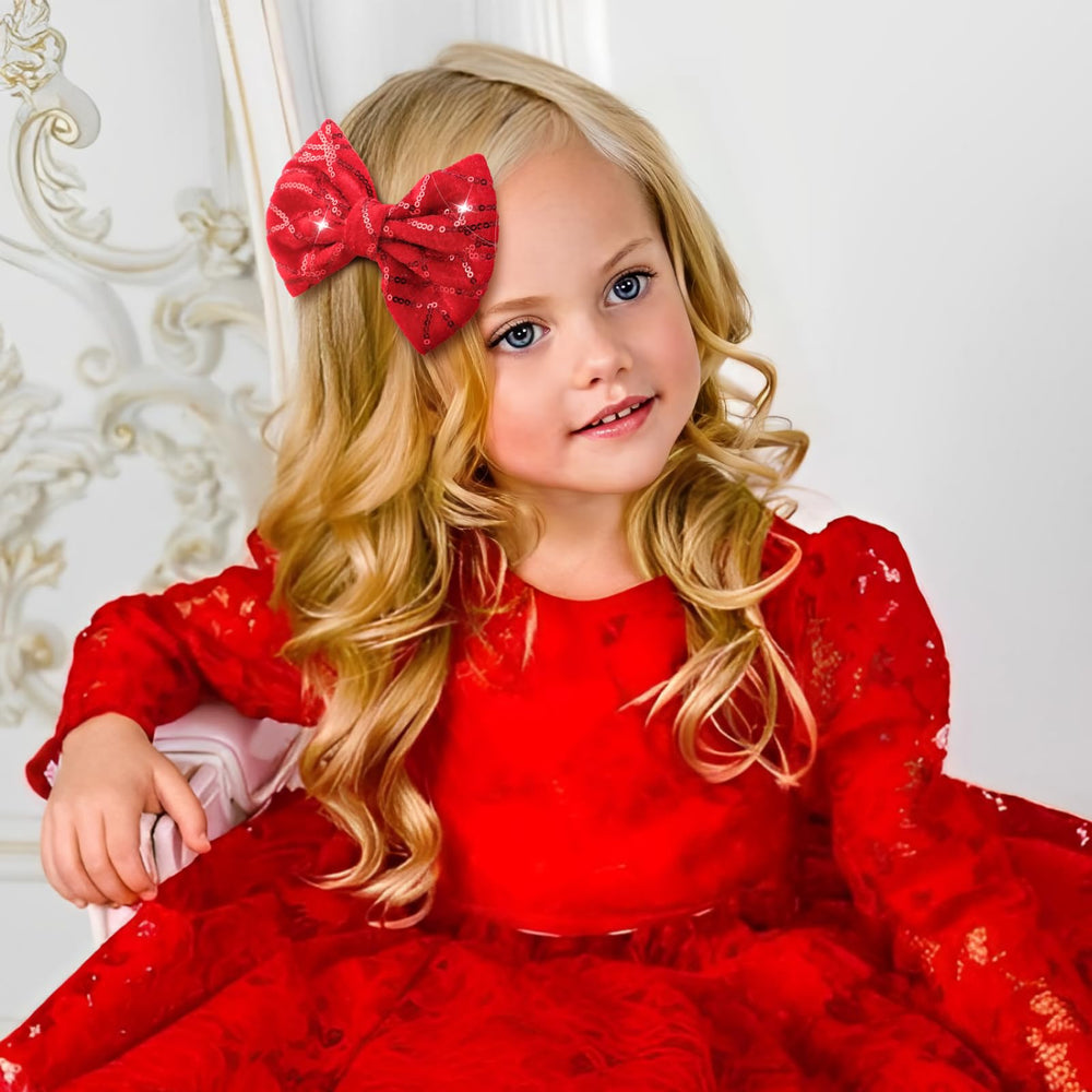 Handmade ONENINEDREAM two-piece set offers secure, gentle hold for little hair.