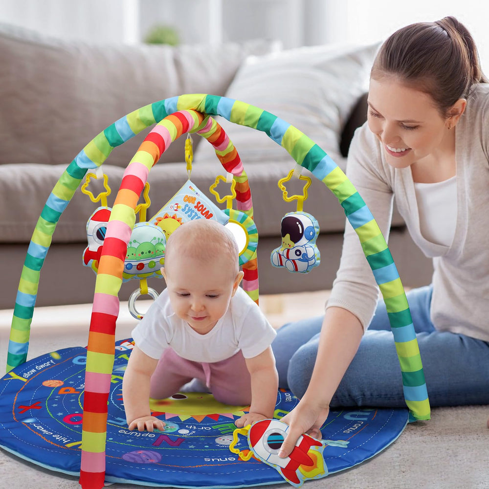OKOOKO squeaky toy-planet-2 supports reaching and interactive play.