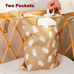 Opgroeie bag keeps baby items neatly organized during outings.