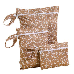 Opgroeie wet bags large zippered pocket keeps diapers organized on the go.