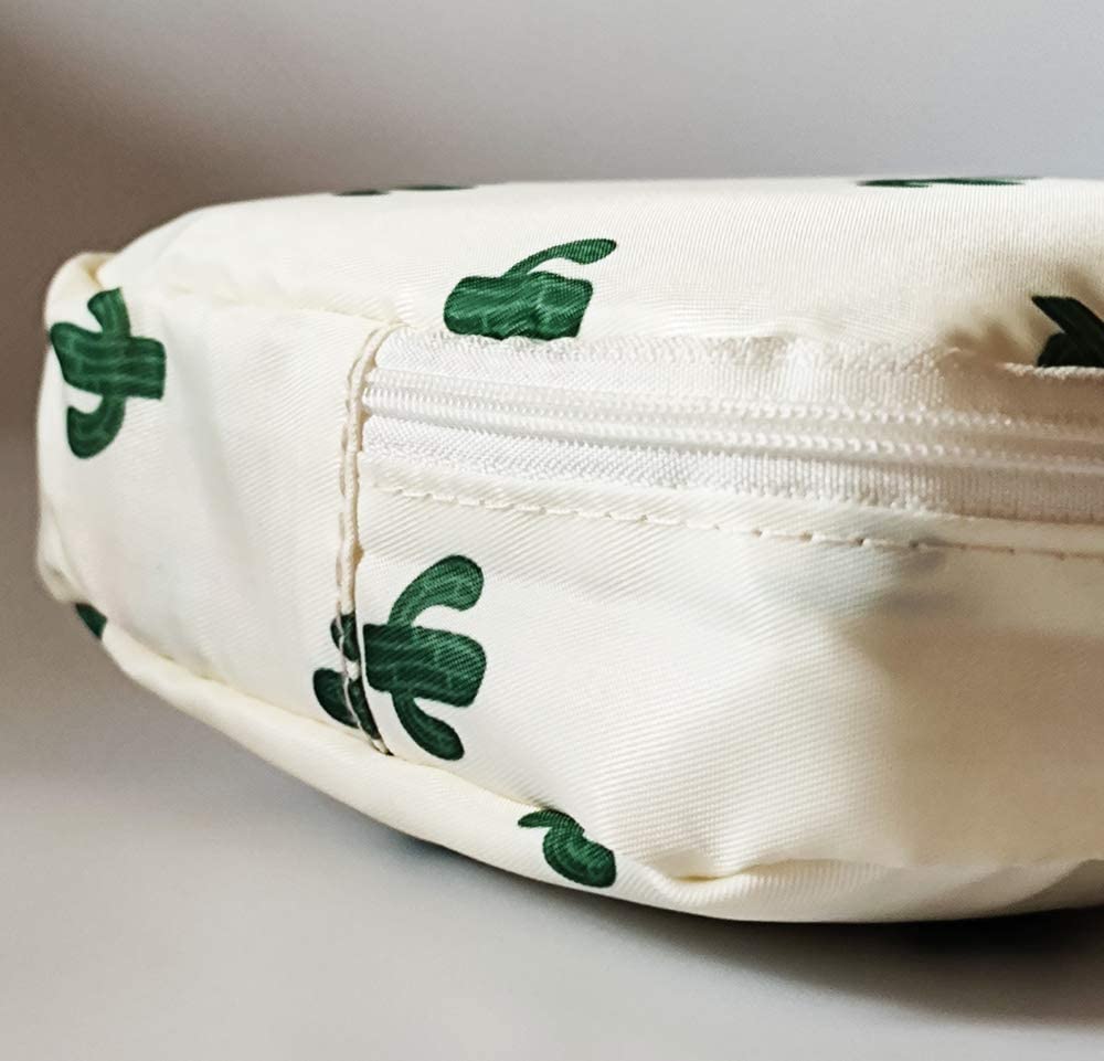 Orga'Neat Period Pouch holds 4–7 pads for daily use.