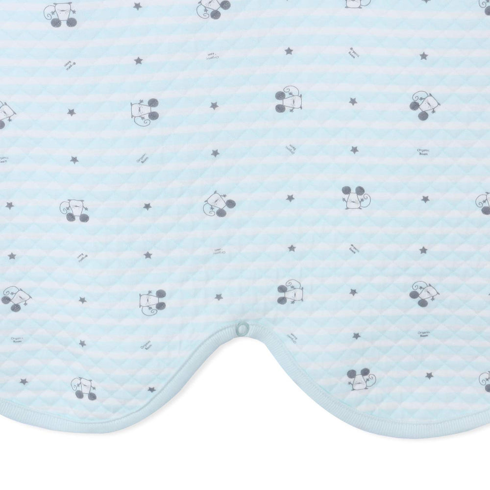 Organicboom 100% organic cotton fabric close-up emphasizing eco-friendly sourcing.