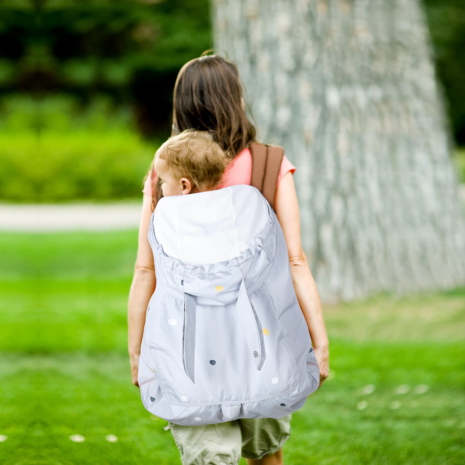 Orzbow back-buckle-design carrier cover stays secure in wind.