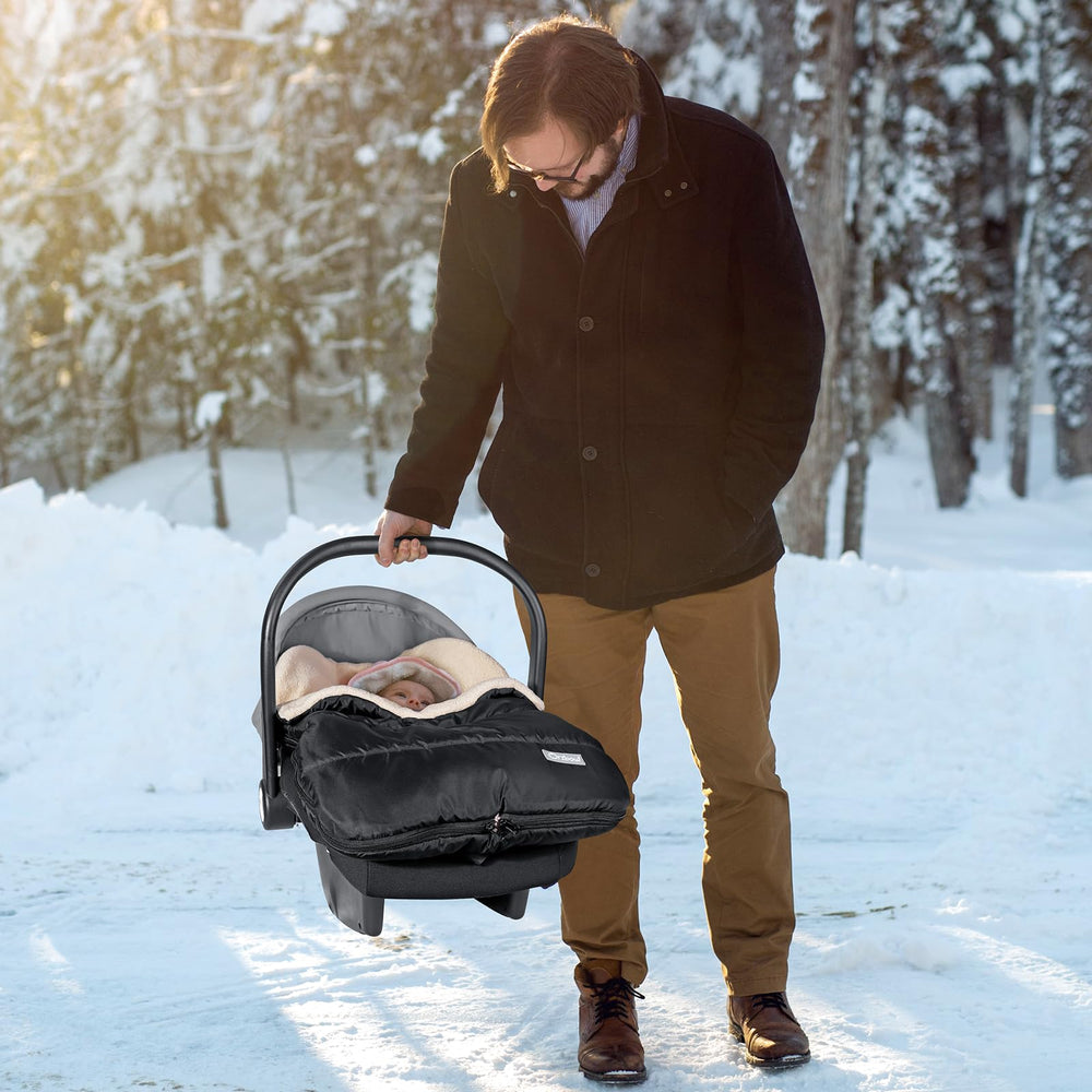 Orzbow blanket converts to a compact stroller blanket for on-the-go comfort