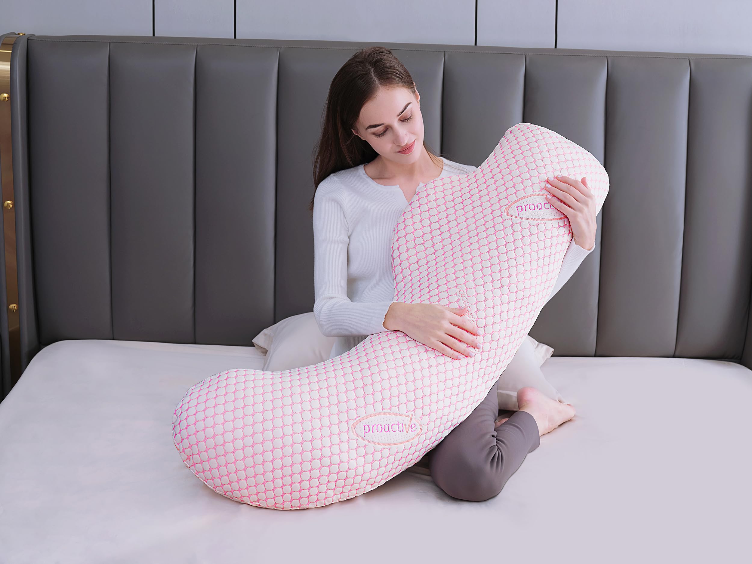Oternal pregnancy pillow in use illustrates back and leg support