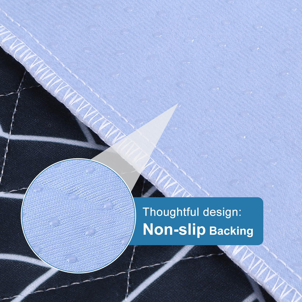 OUTCREATOR Bed Pad absorbent core close-up highlights rapid moisture pickup.