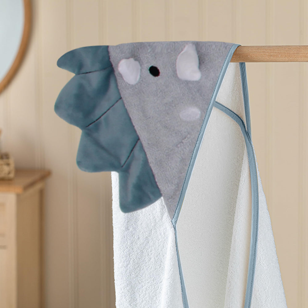 Outdoor bath time use with Mother's Choice towel near pool