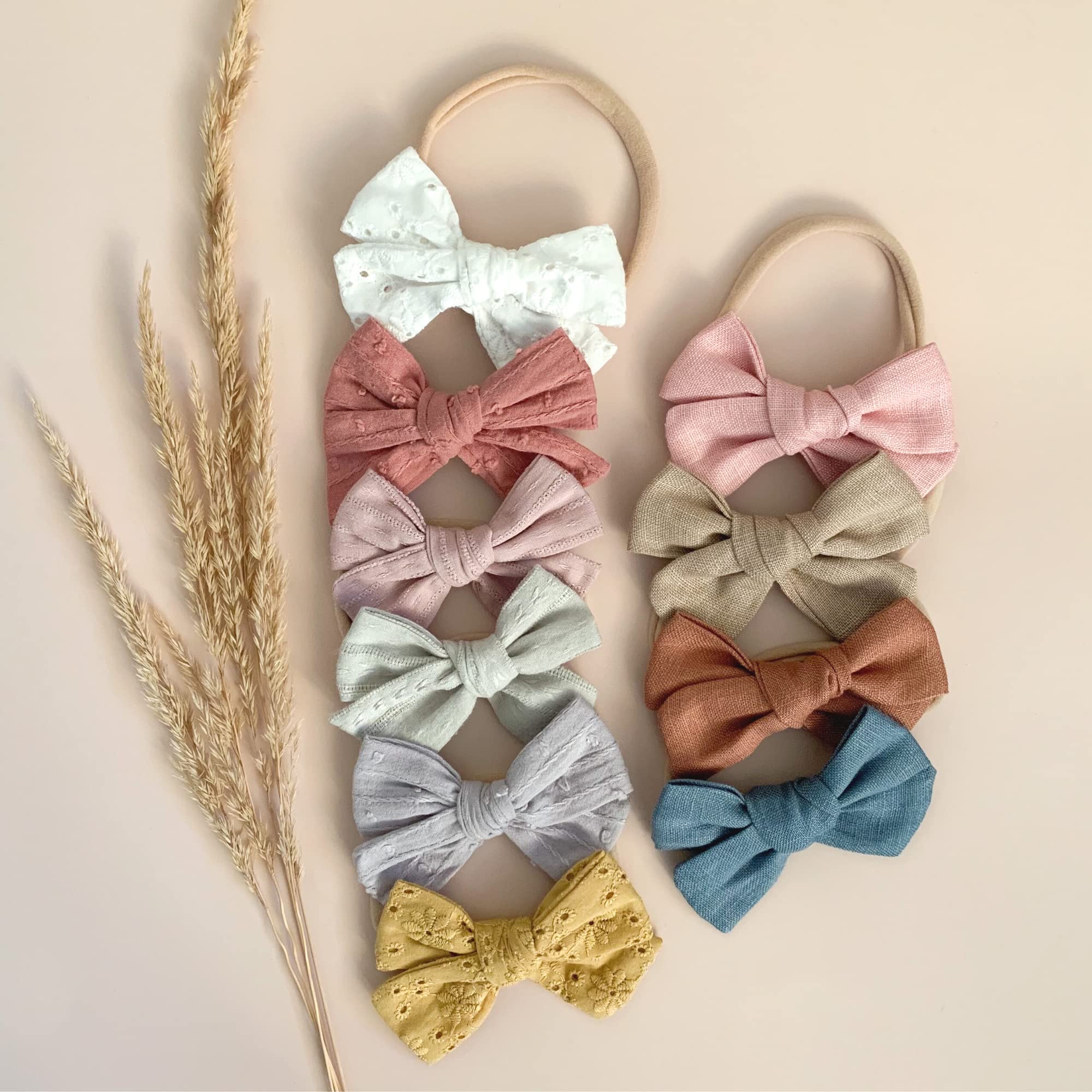 Ovenot Baby Bow Headband pastel pink, ideal for stylish outfits and gentle comfort during photos.