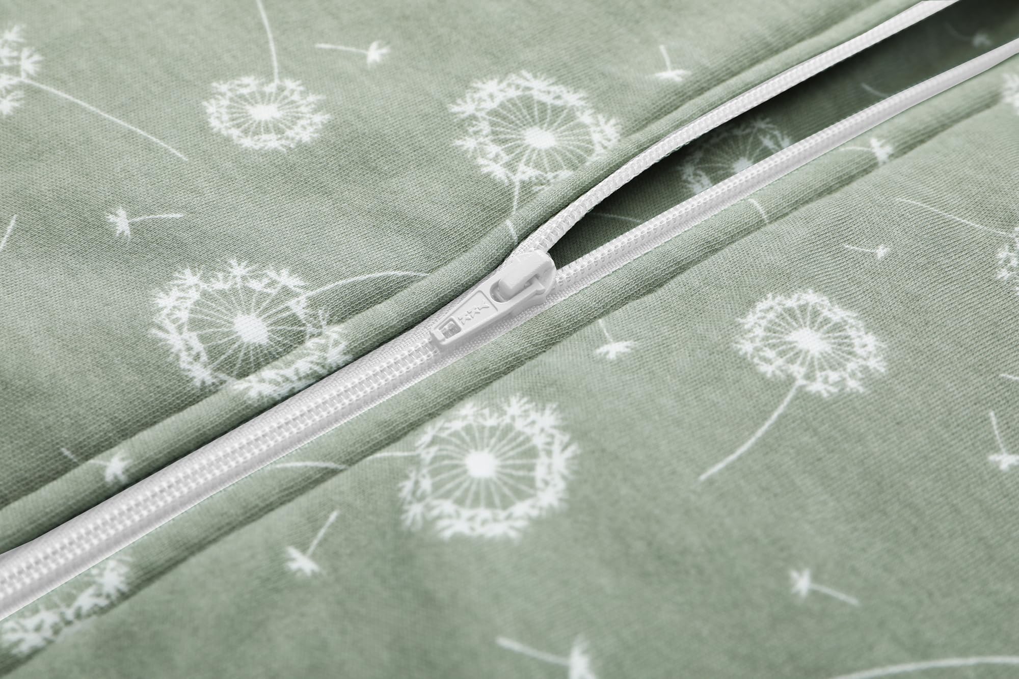 Owlivia sleep sack provides 2.5 TOG warmth for cooler bedrooms.
