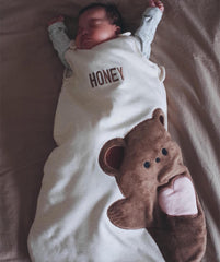 Owlivia sleep sack shoulder straps closeup for easy baby placement