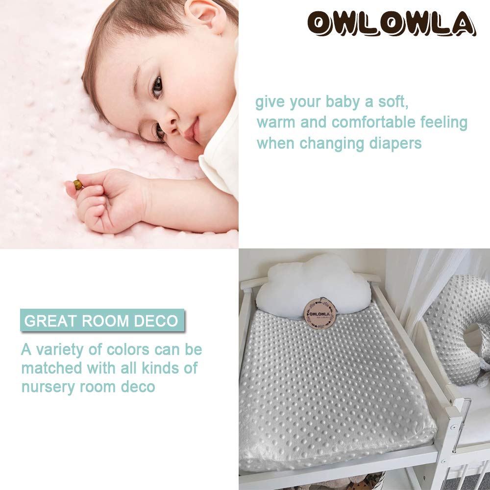 Owlowla changing pad cover featuring an elastic bottom band keeps the pad smooth and in place.