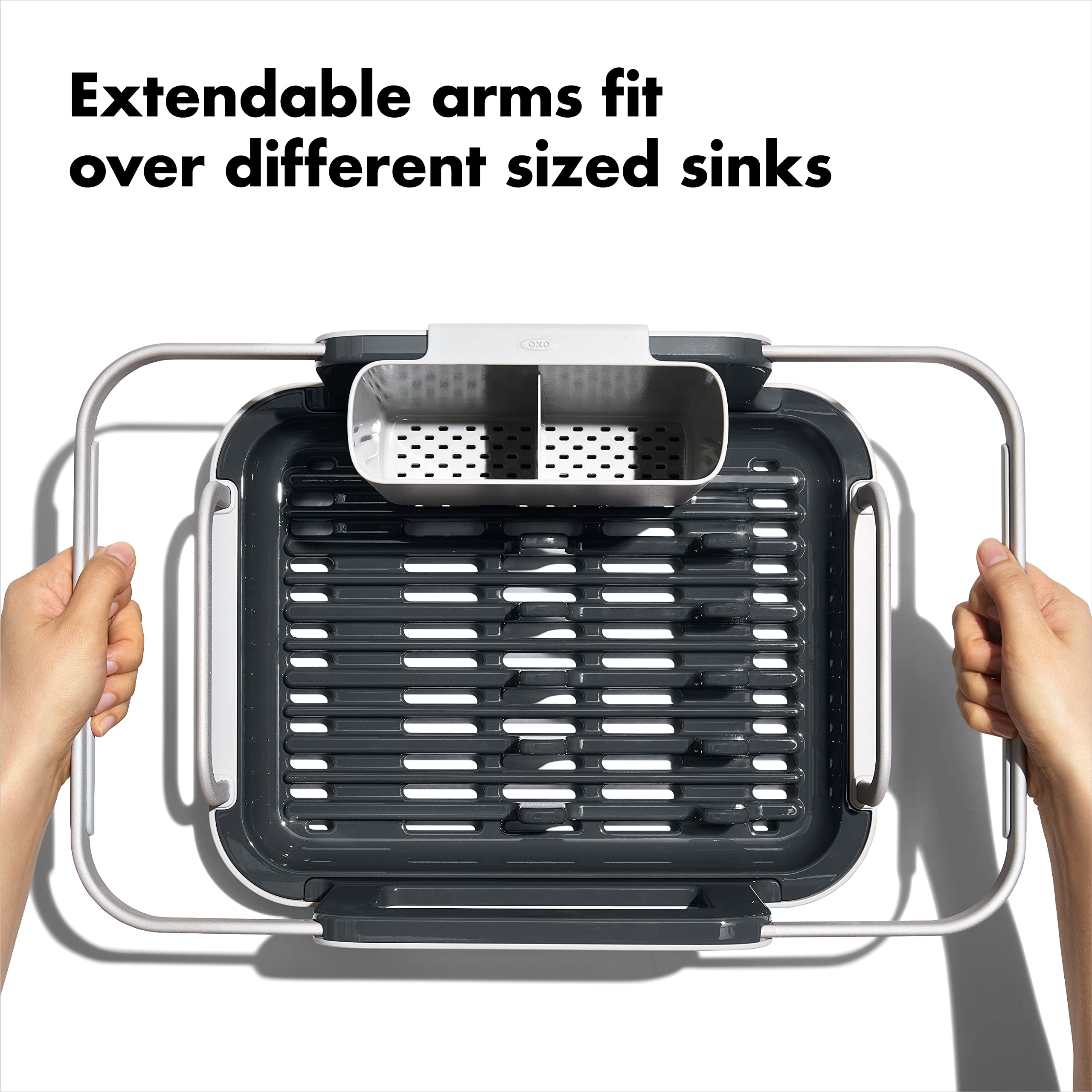 OXO Good Grips brazos ajustables para adaptarse a diferentes fregaderos.