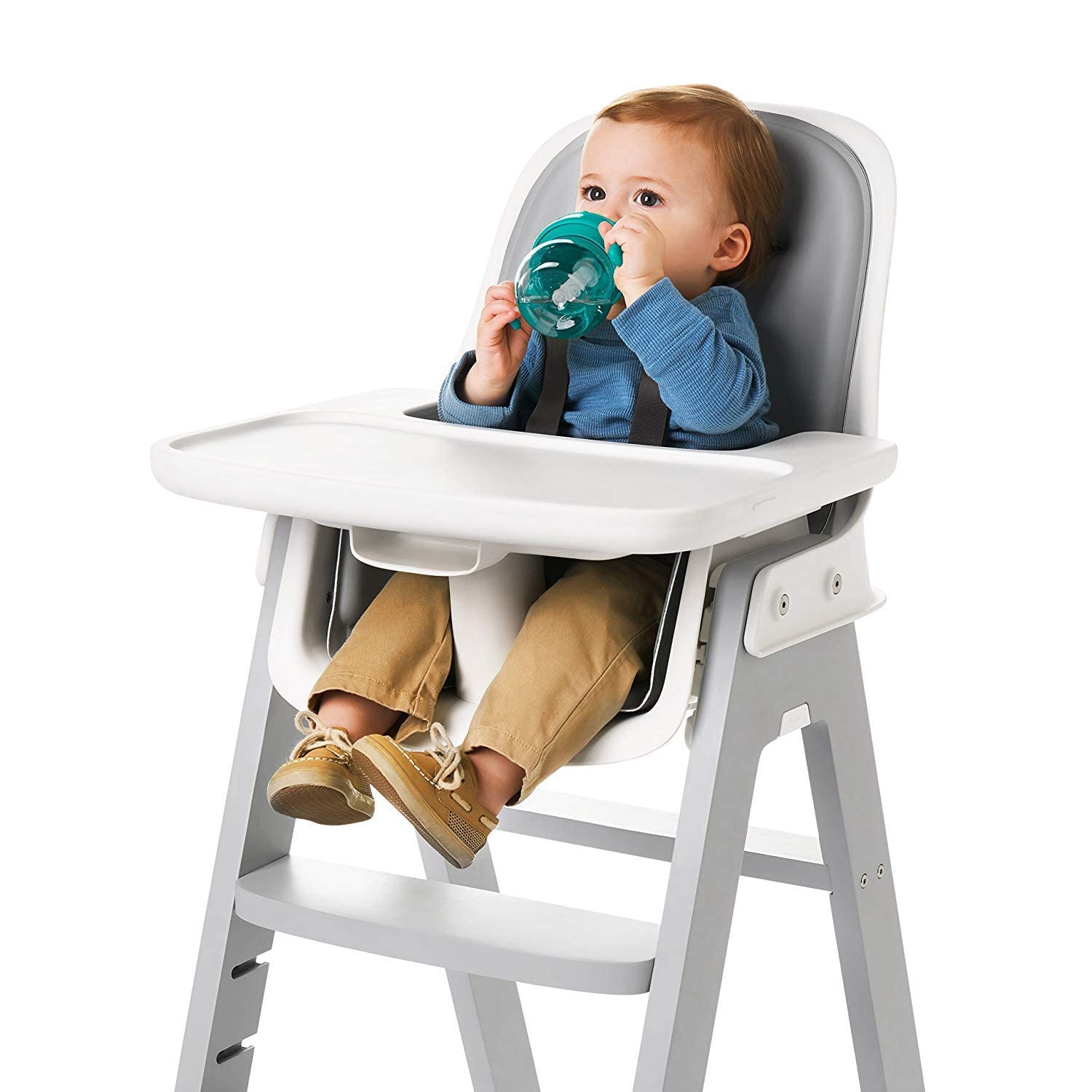 Removable straw and cap allow thorough cleaning after meals.