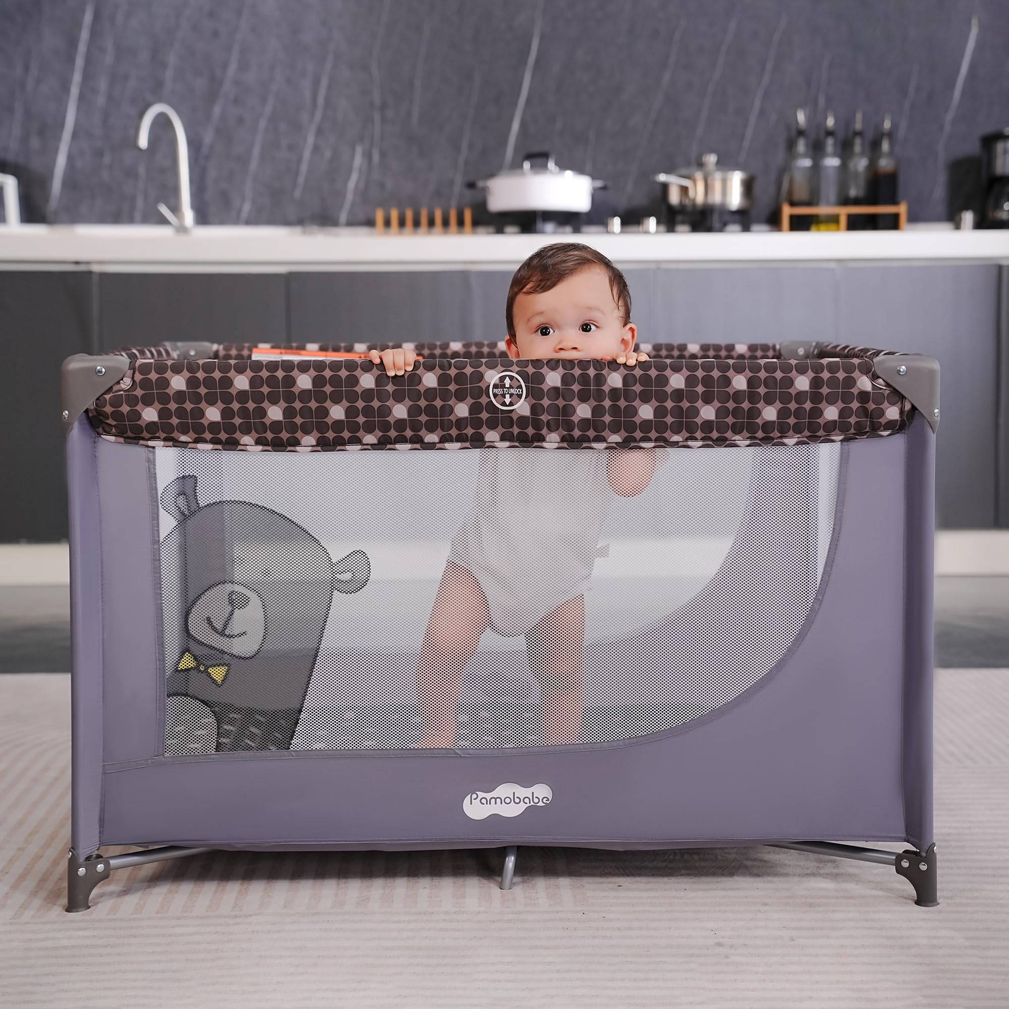 Pamo Babe portable crib playpen: suitable from 0 to 36 months.