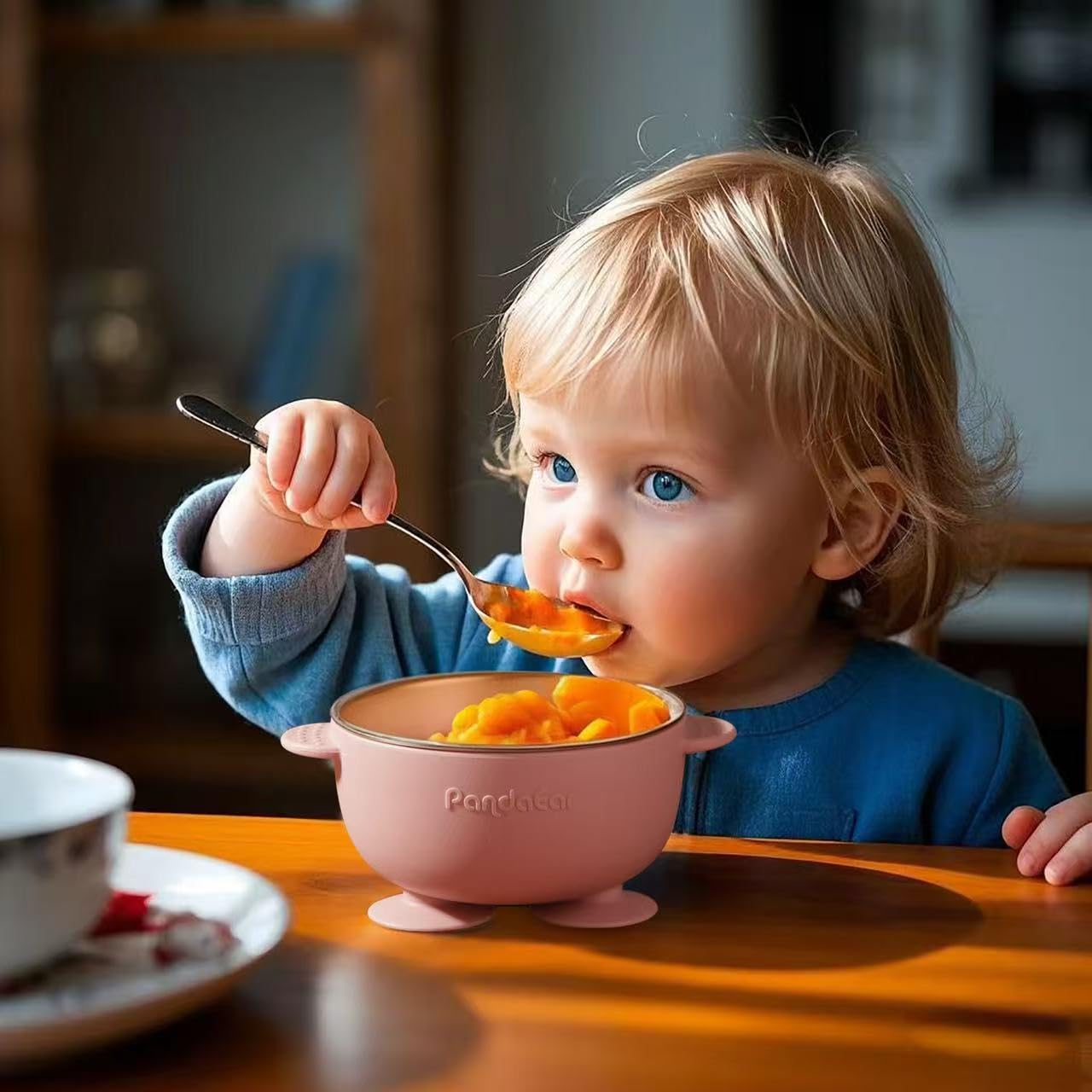 PandaEar green suction bowl securely sticks to trays to reduce spills.