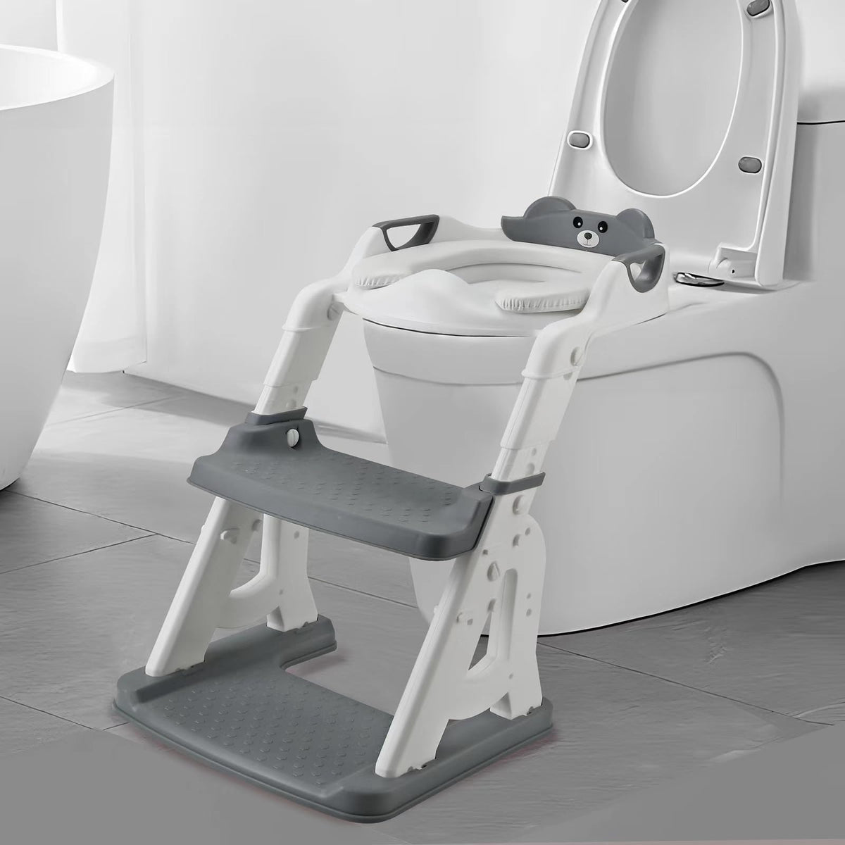 PandaEar potty seat with bear design provides a friendly look and stable support.