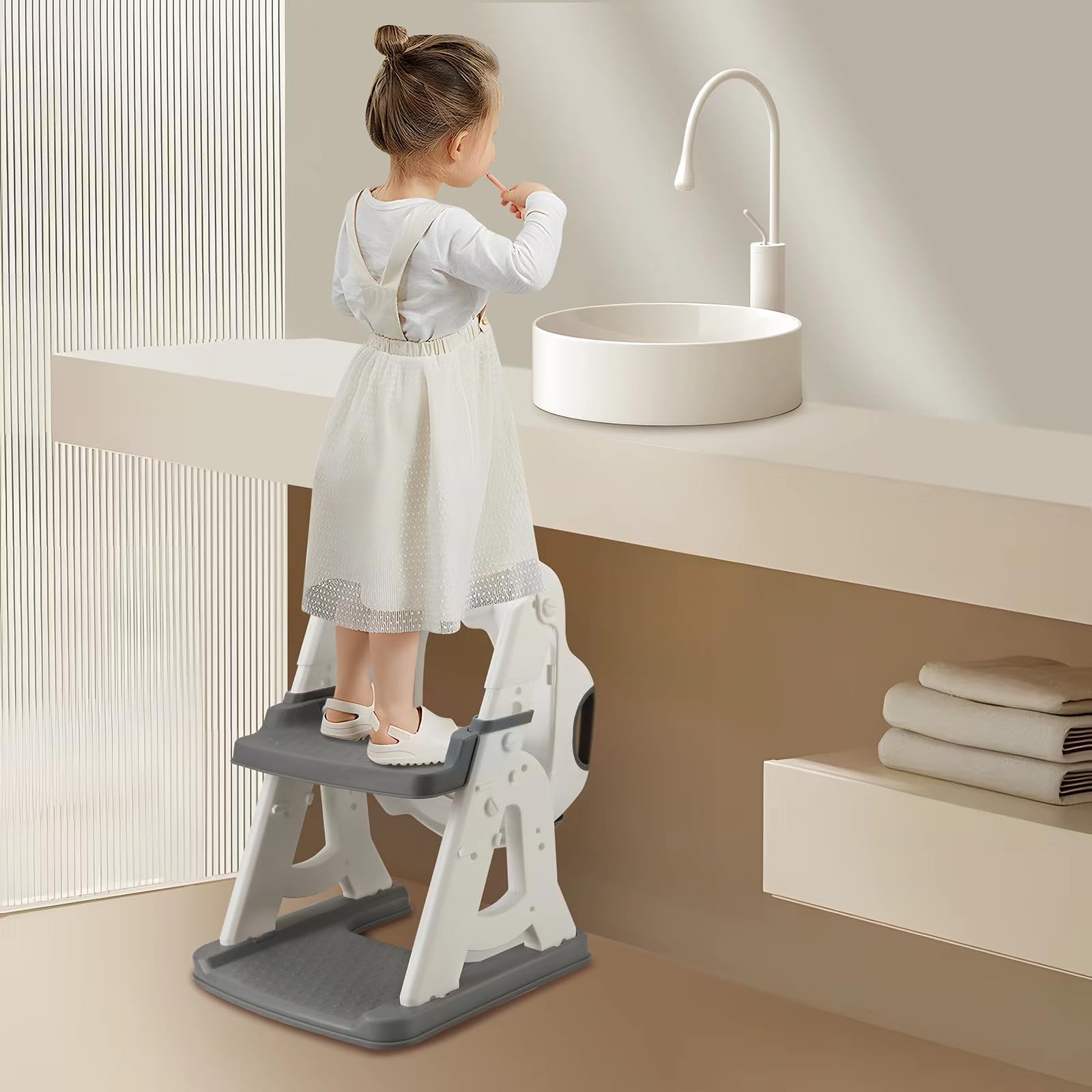 PandaEar non-slip base keeps the seat steady on various surfaces.