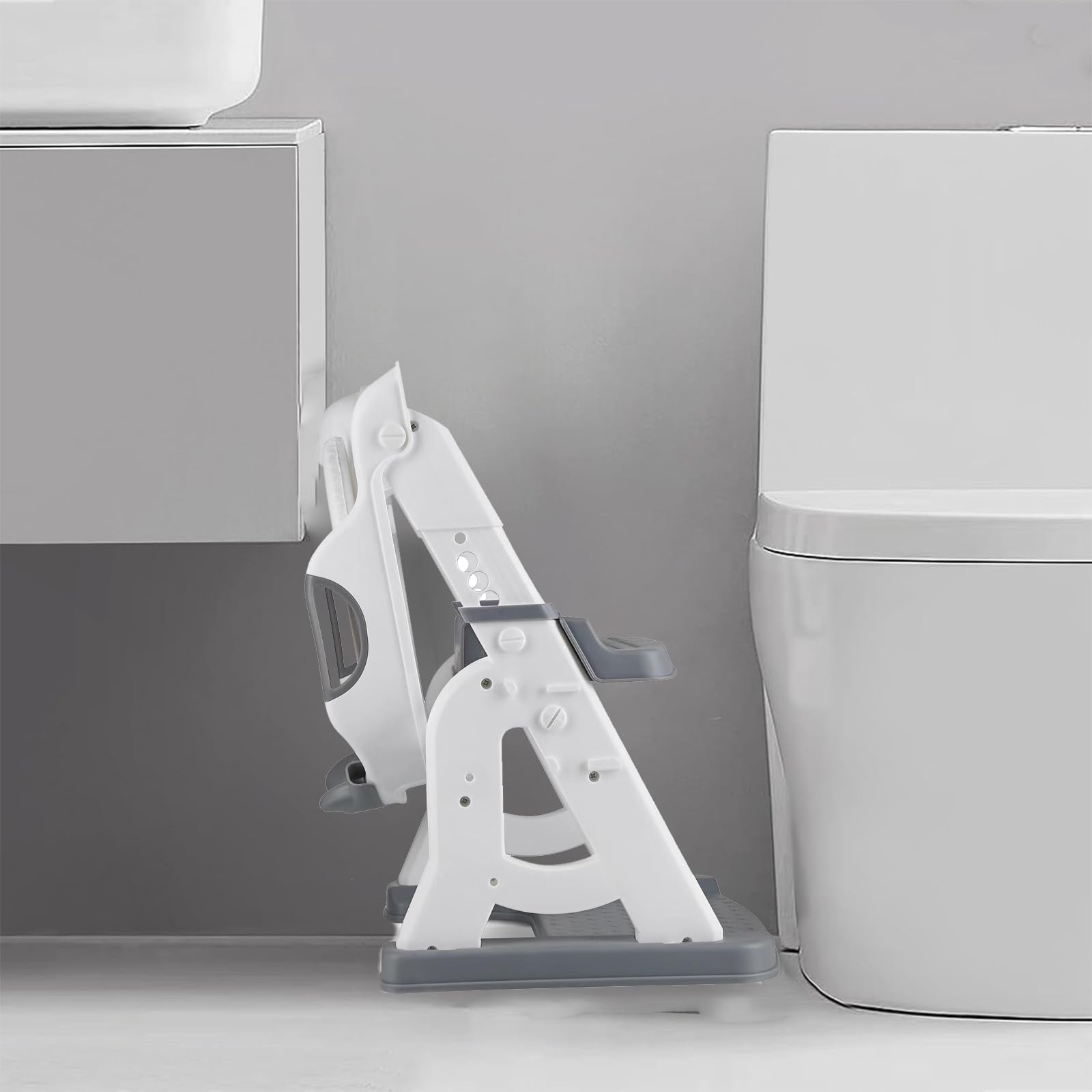 PandaEar soft cushioned seat enhances comfort during potty sessions.