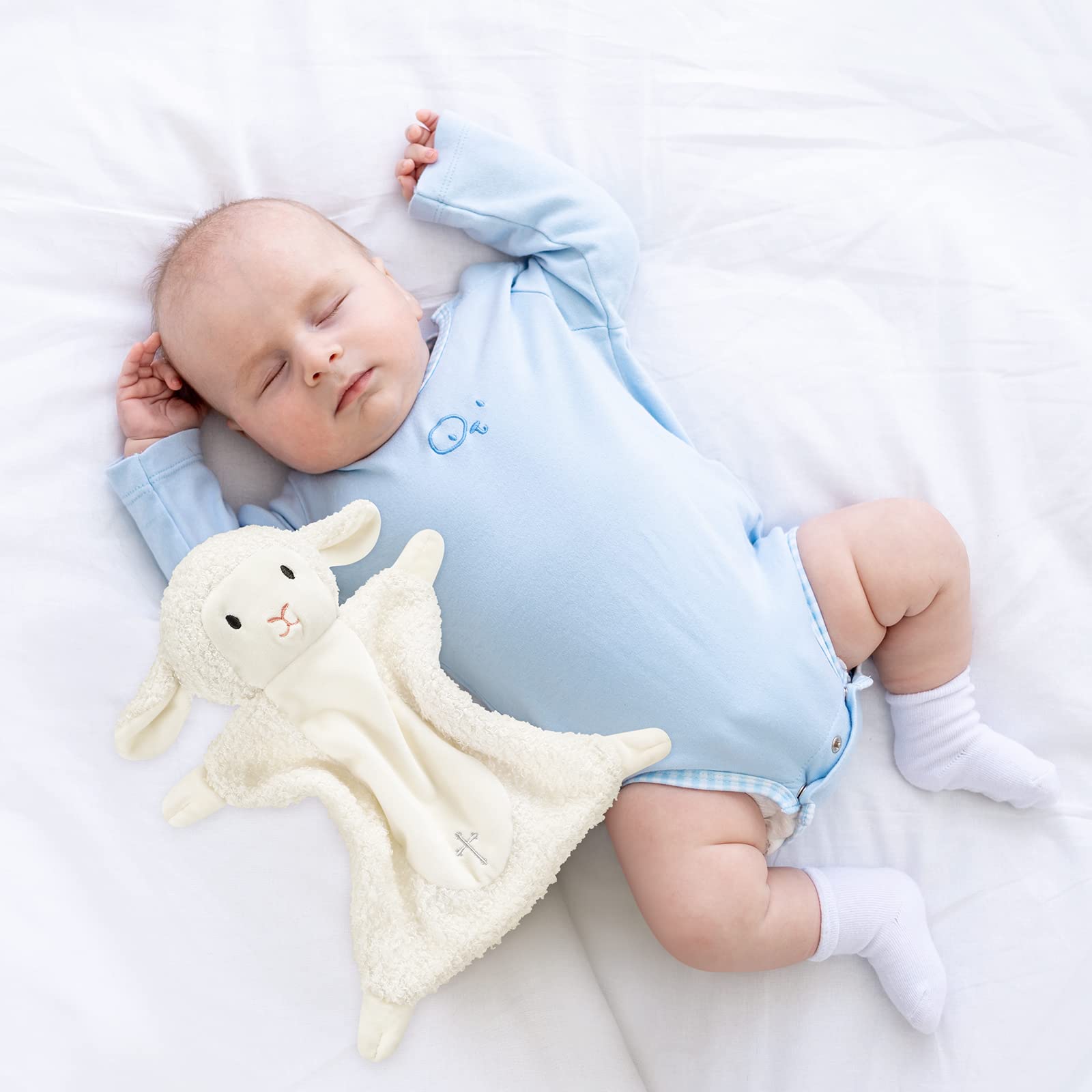 Panelee pastel-color lamb blanket with bright hues for engaging babies.