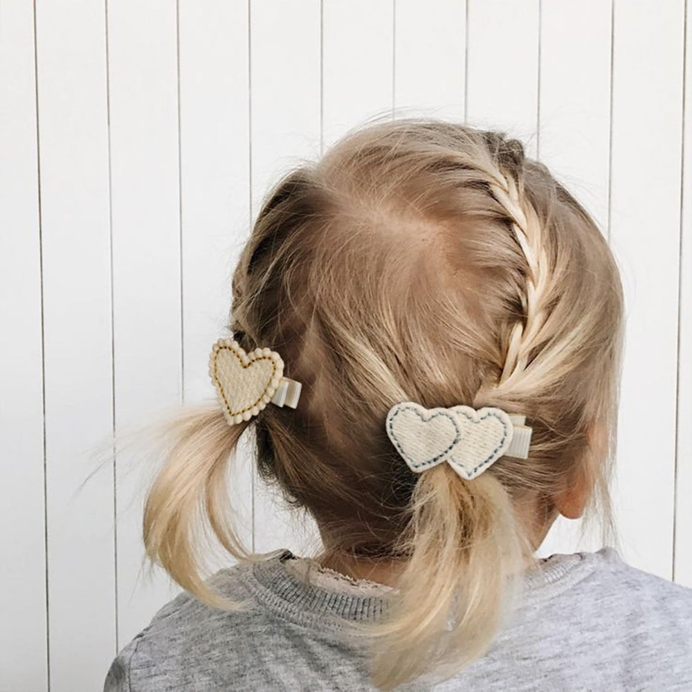 panpinmama safe no-slip clips keep hair out of eyes.