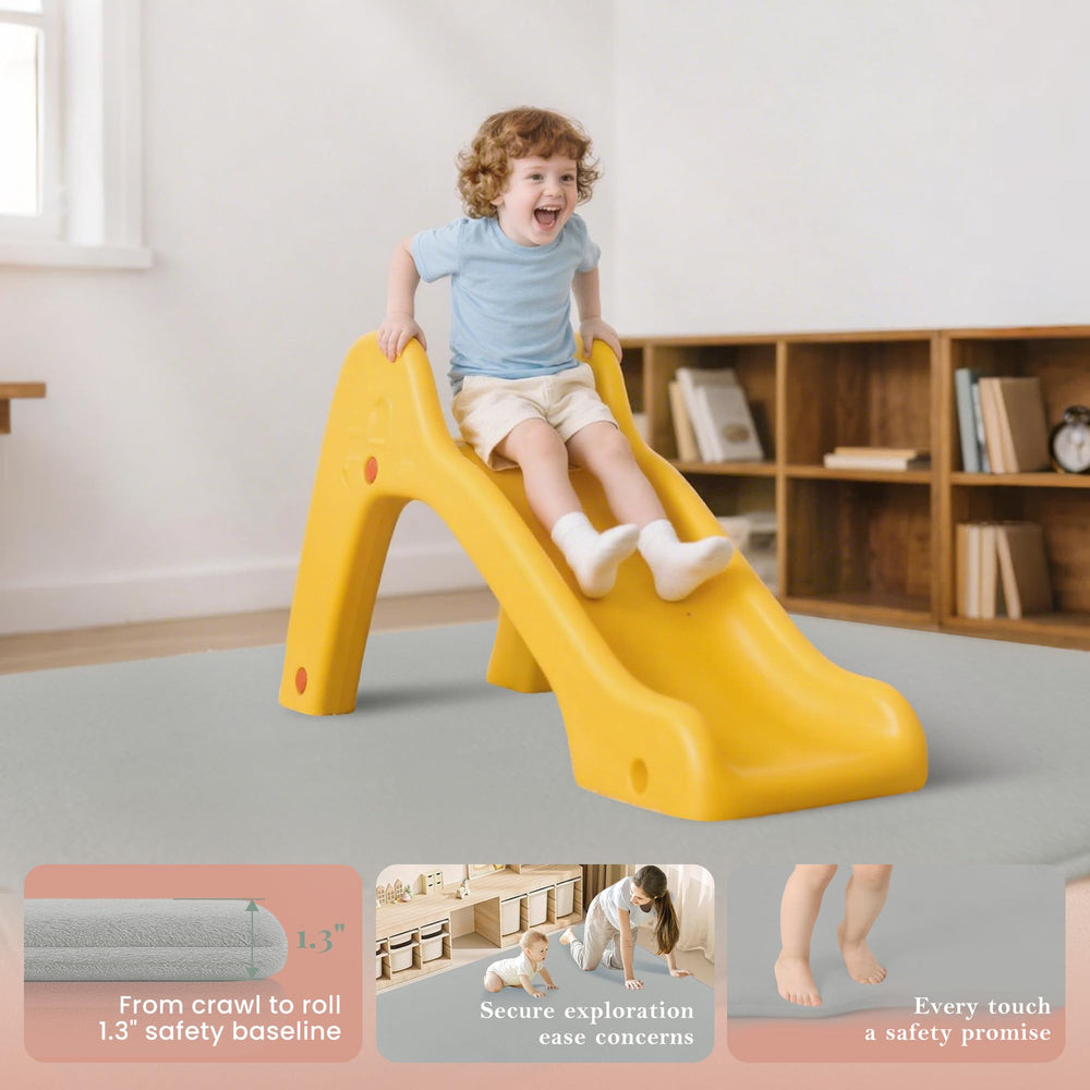 PapaMama tummy-time area shown with child on mat
