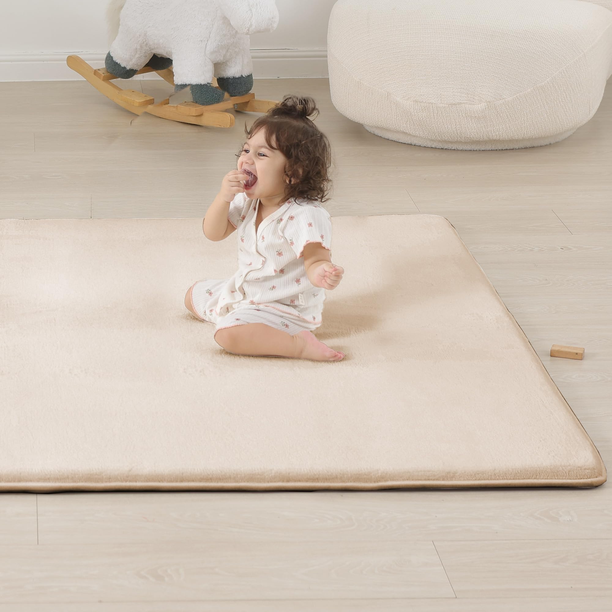 Cushioned floor mat tummy time PaPaMat in beige.