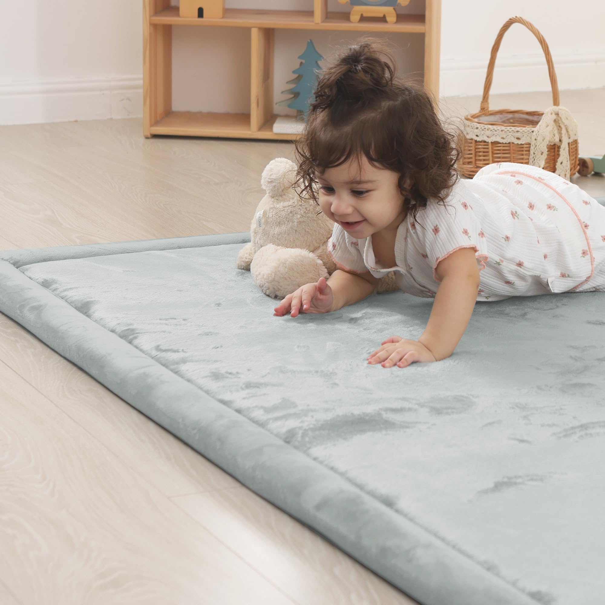 PaPaMat easy-care design helps busy parents keep it clean.