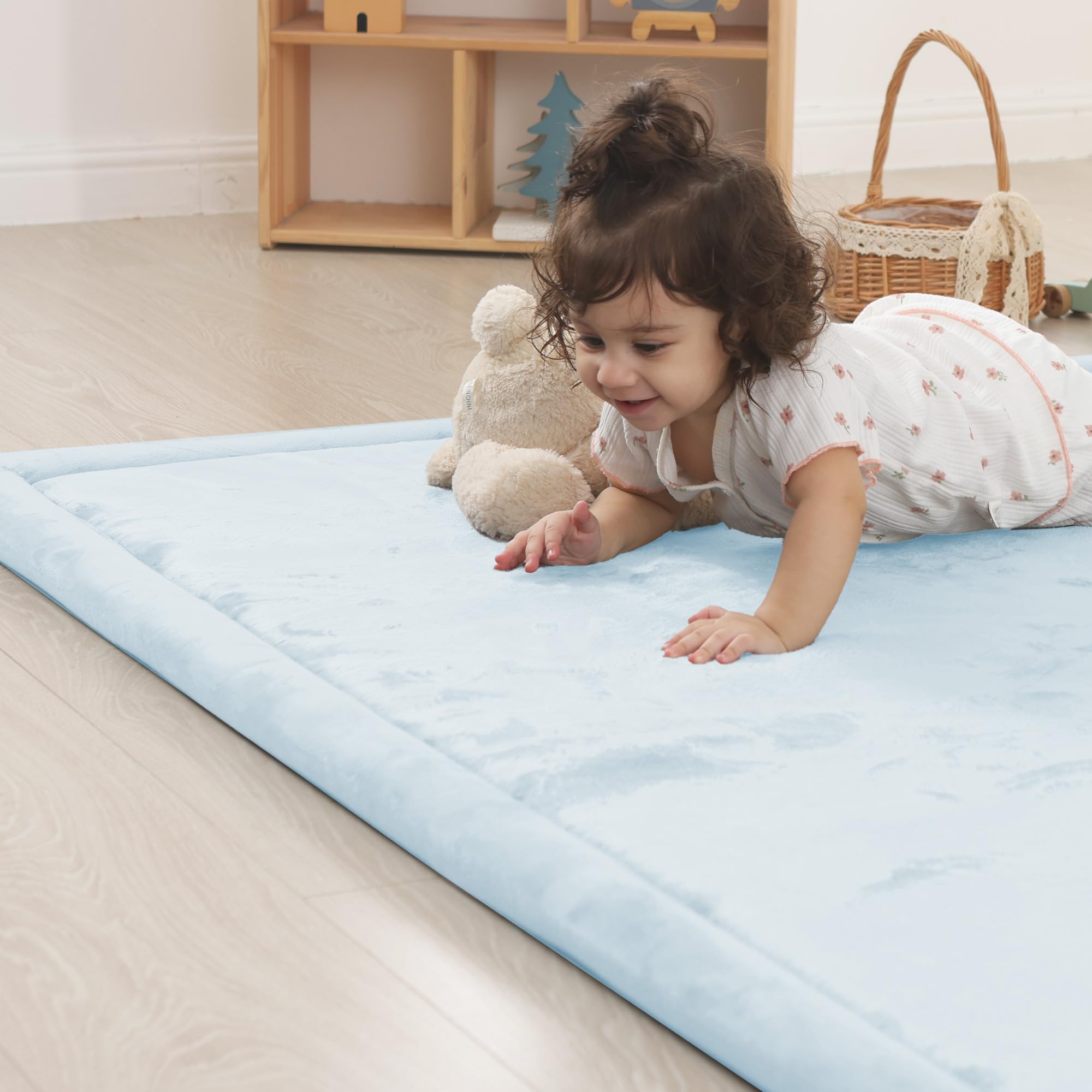PaPaMat easy-care blue mat with vacuum compression, relaxes creases over time.