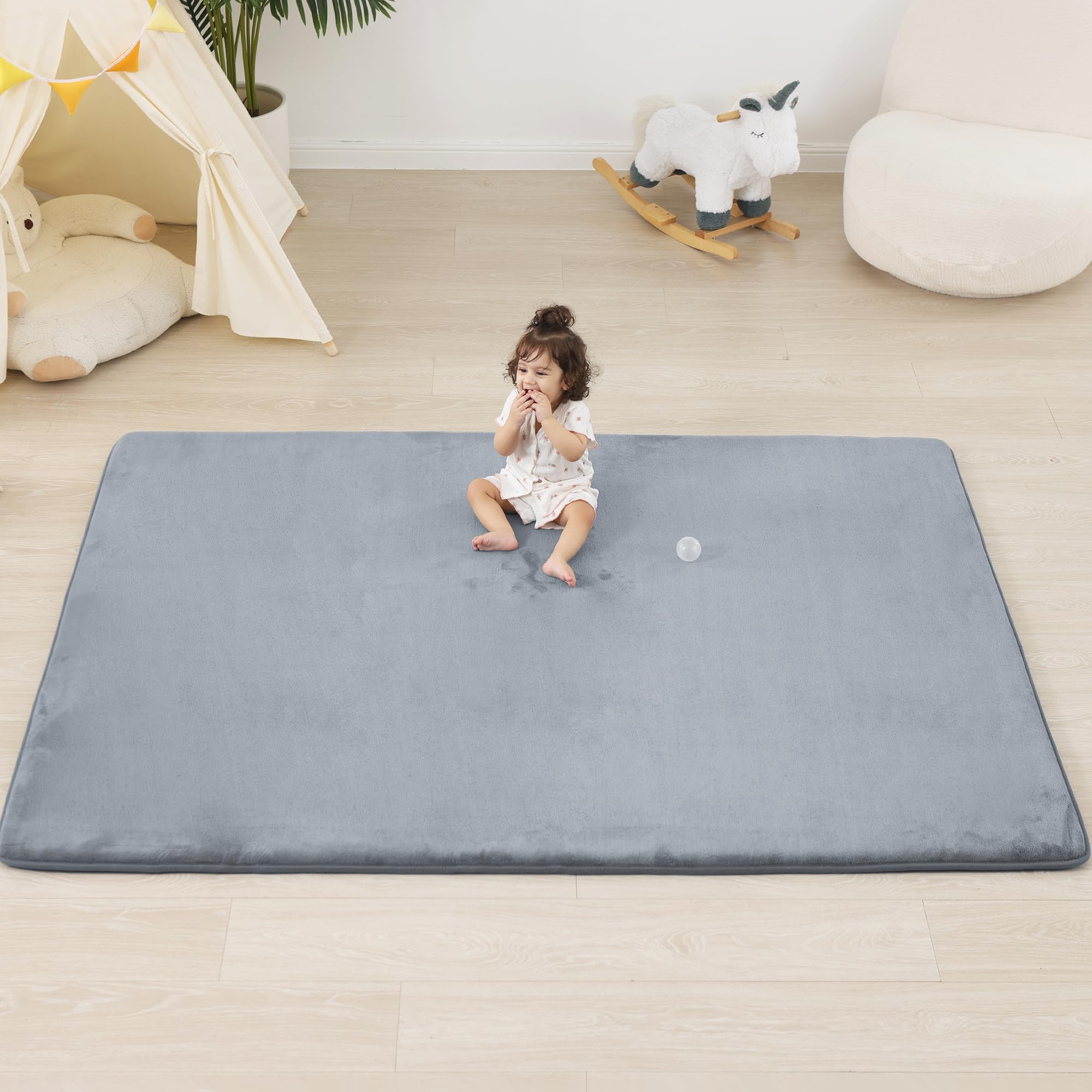 PaPaMat easy-clean wipeable surface resists everyday spills and messes.