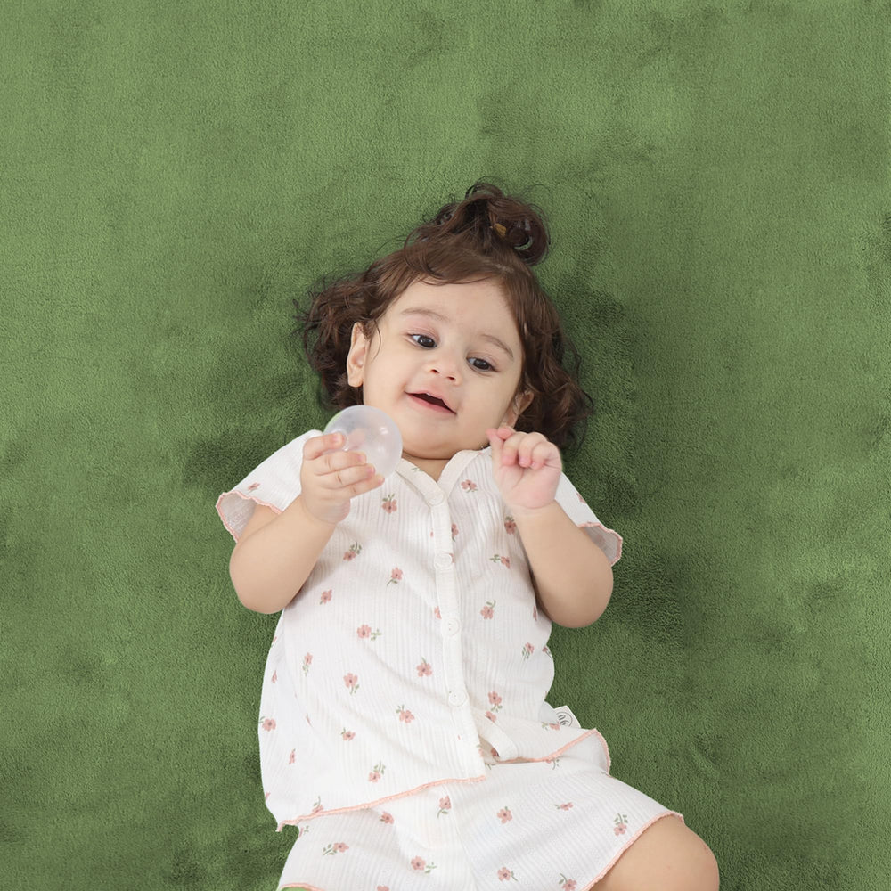 PaPaMat easy-clean velvet top supports daily use in busy homes.