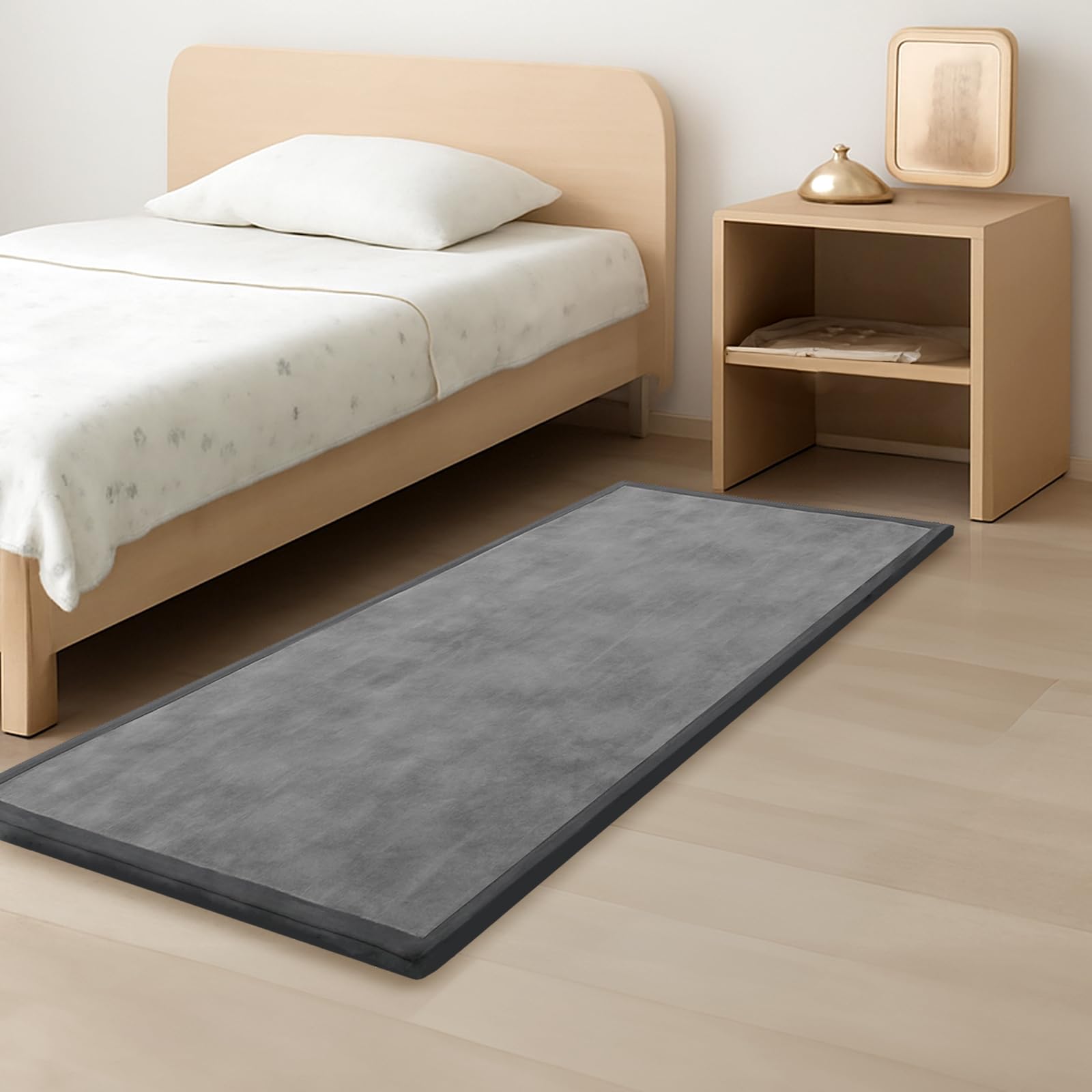 PaPaMat front view shows a thick, soft play mat for safer bedside protection.