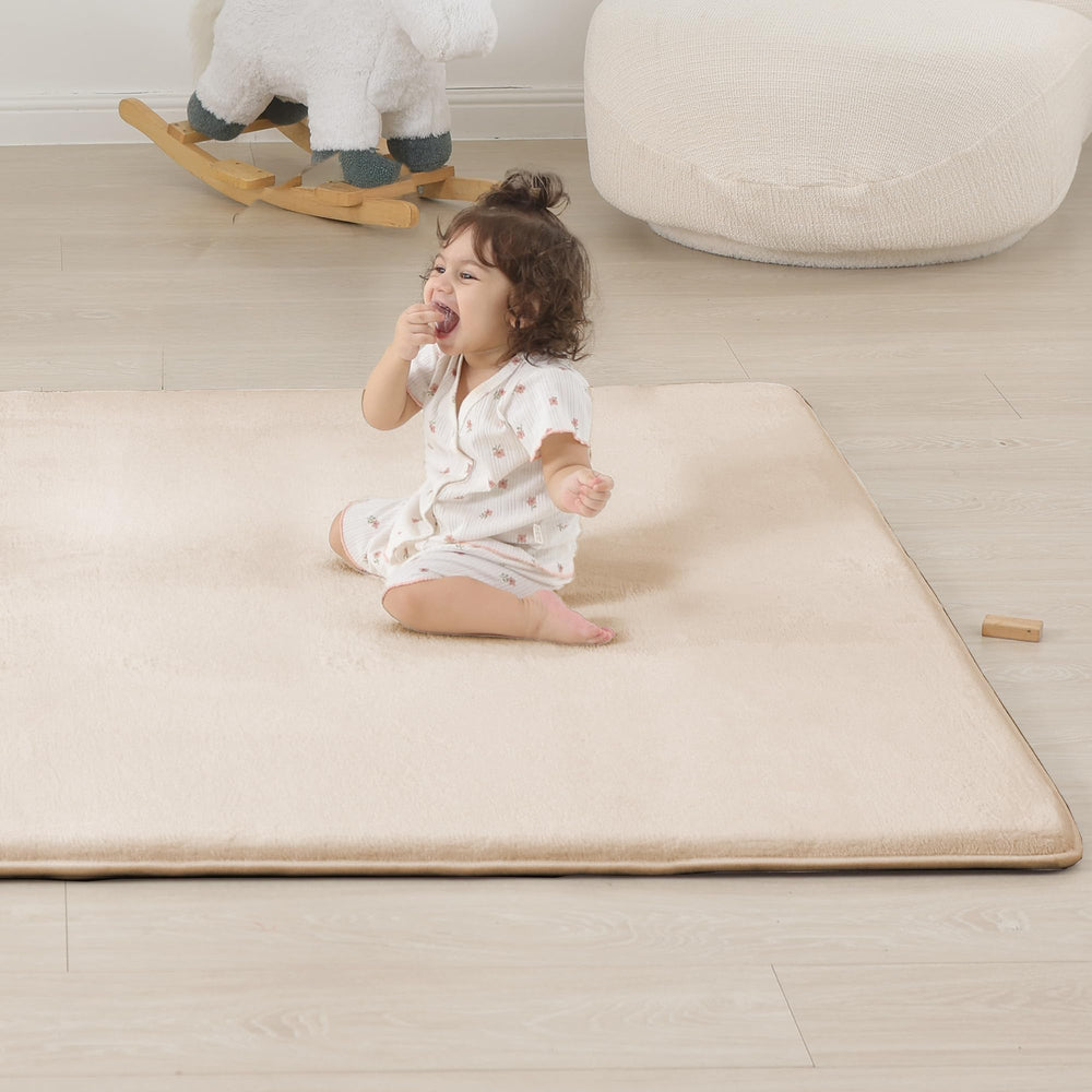 Papamat waterproof velvet surface is easy to wipe clean after meals and spills