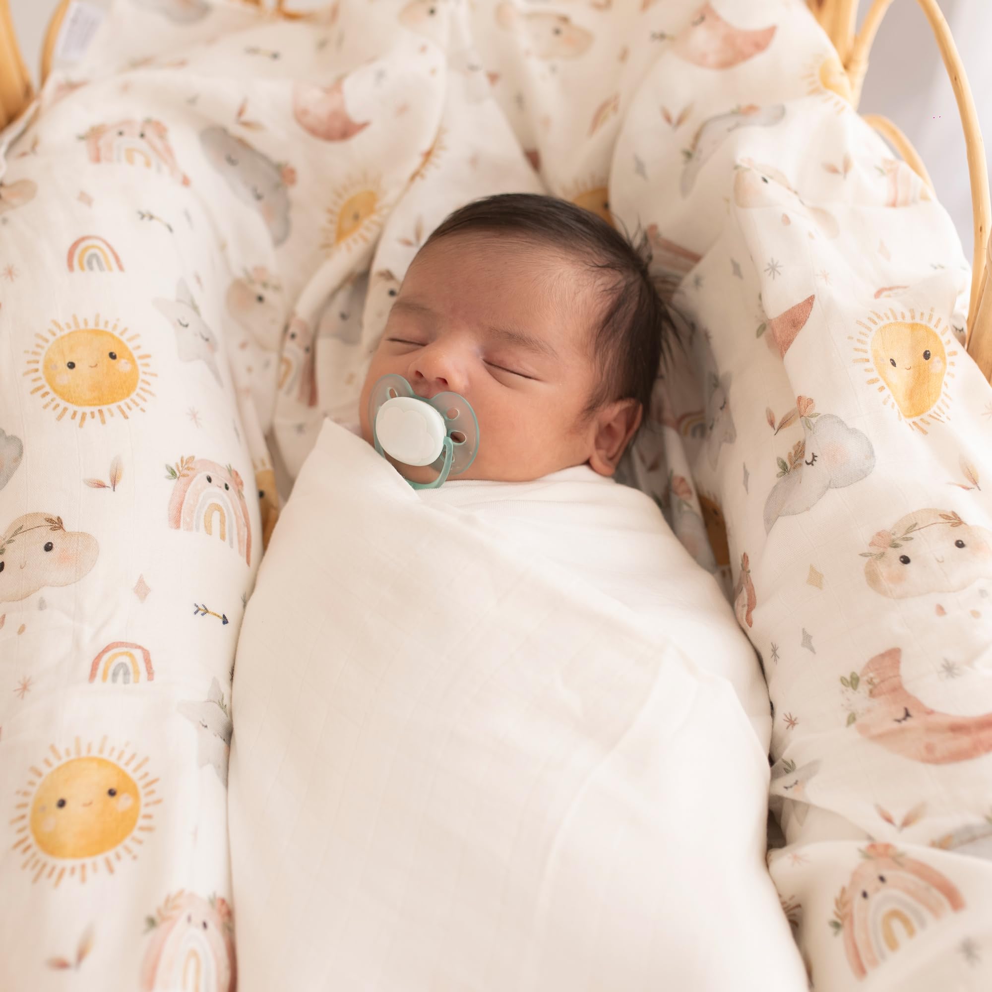 Papaya Kids swaddle machine-wash friendly, durable for daily use.