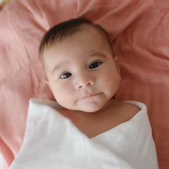 Papaya Kids swaddle close-up texture, bamboo viscose for ultra-soft skin feel.