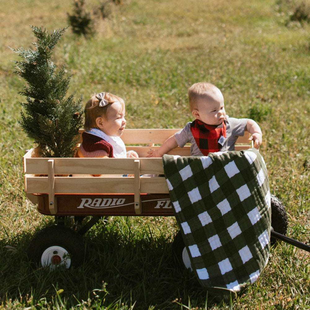 Parker Baby Co. bibs are easy to clean and machine-washable after messes.